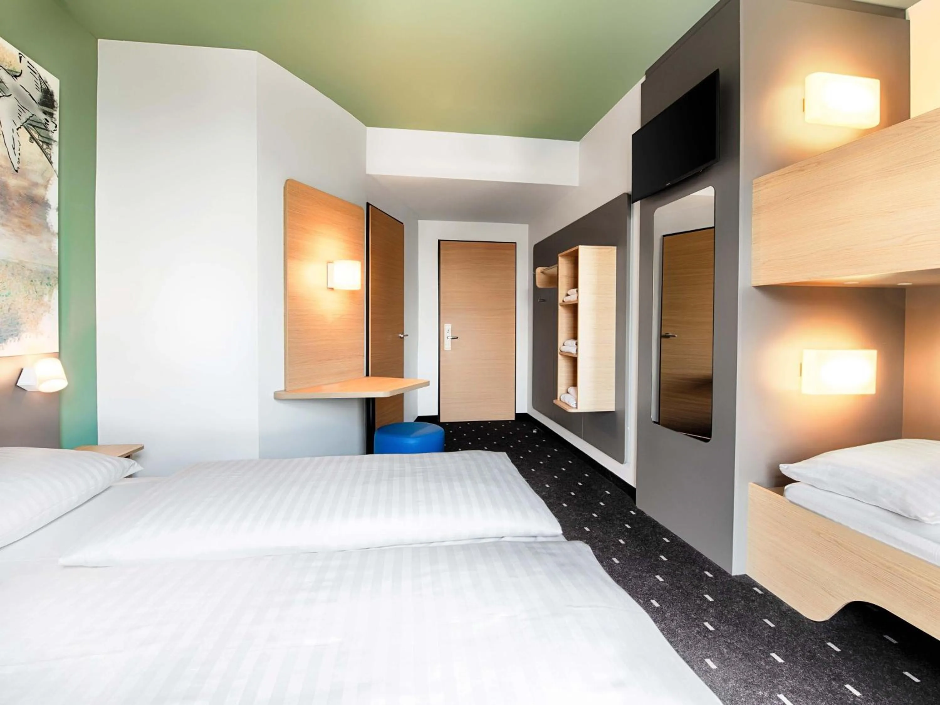 Photo of the whole room, Bed in B&B Hotel Wilhelmshaven