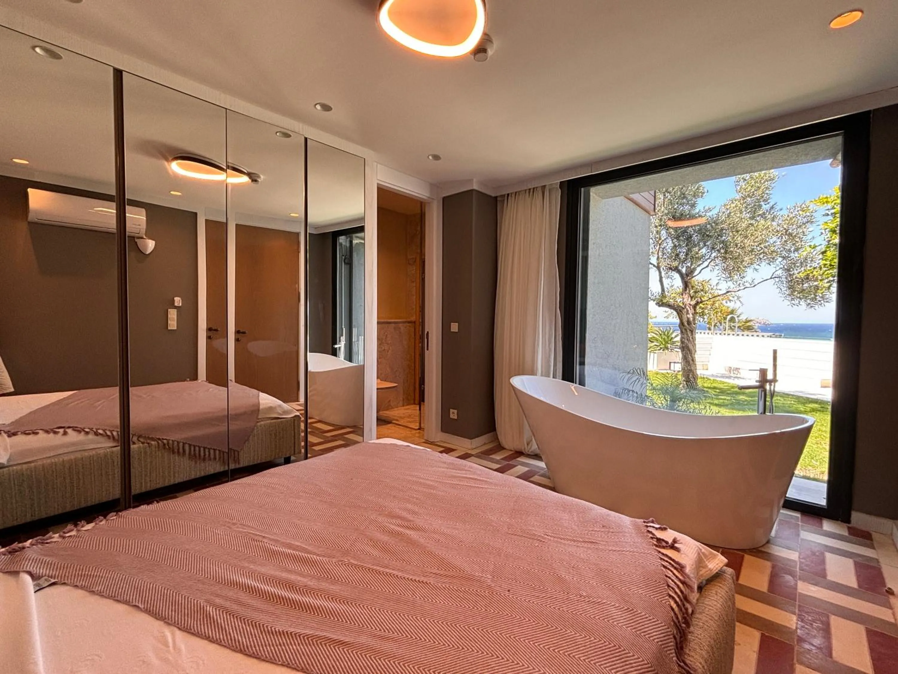 Bed in Root Redrock Yalıkavak