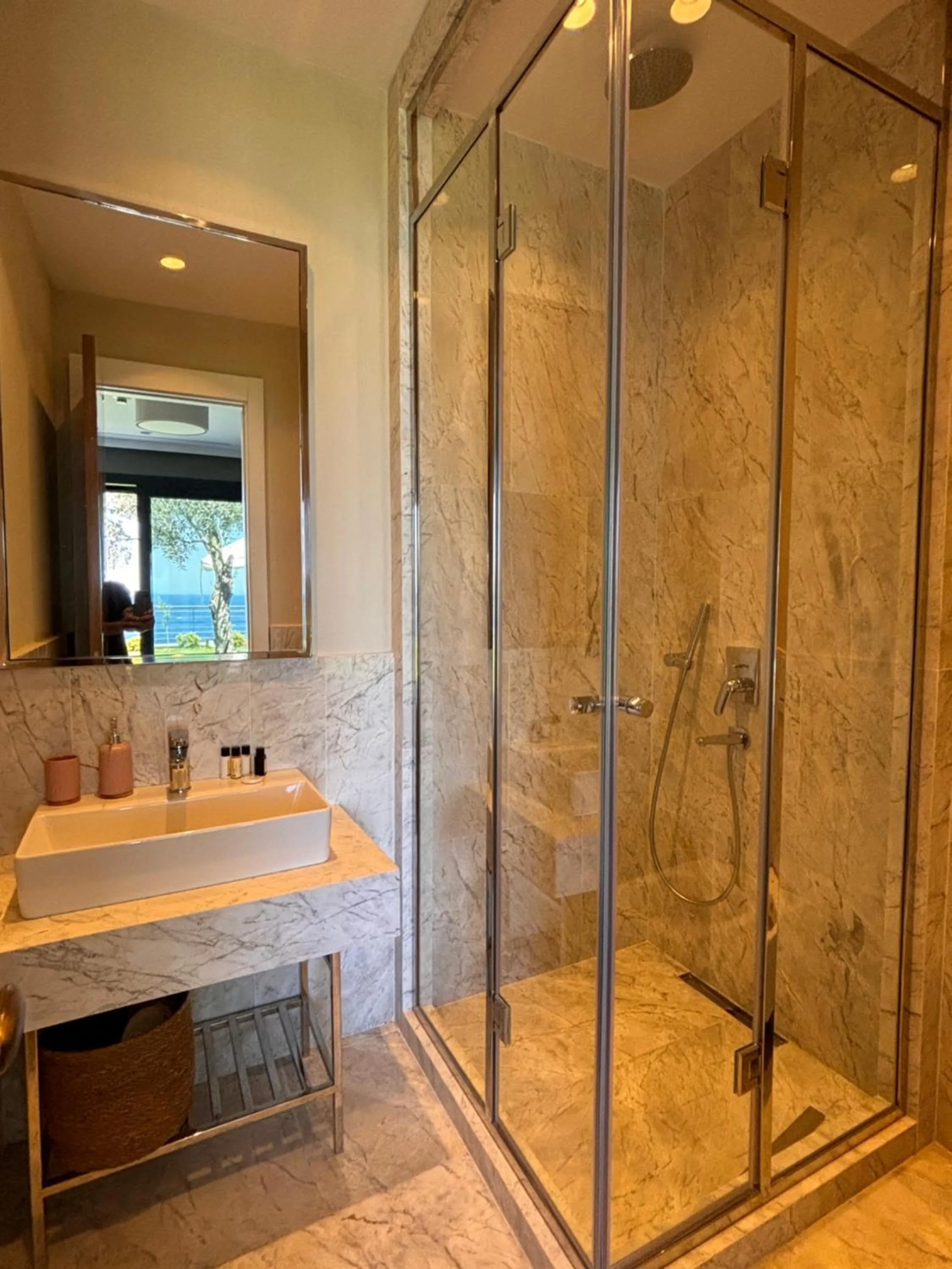 Shower in Root Redrock Yalıkavak