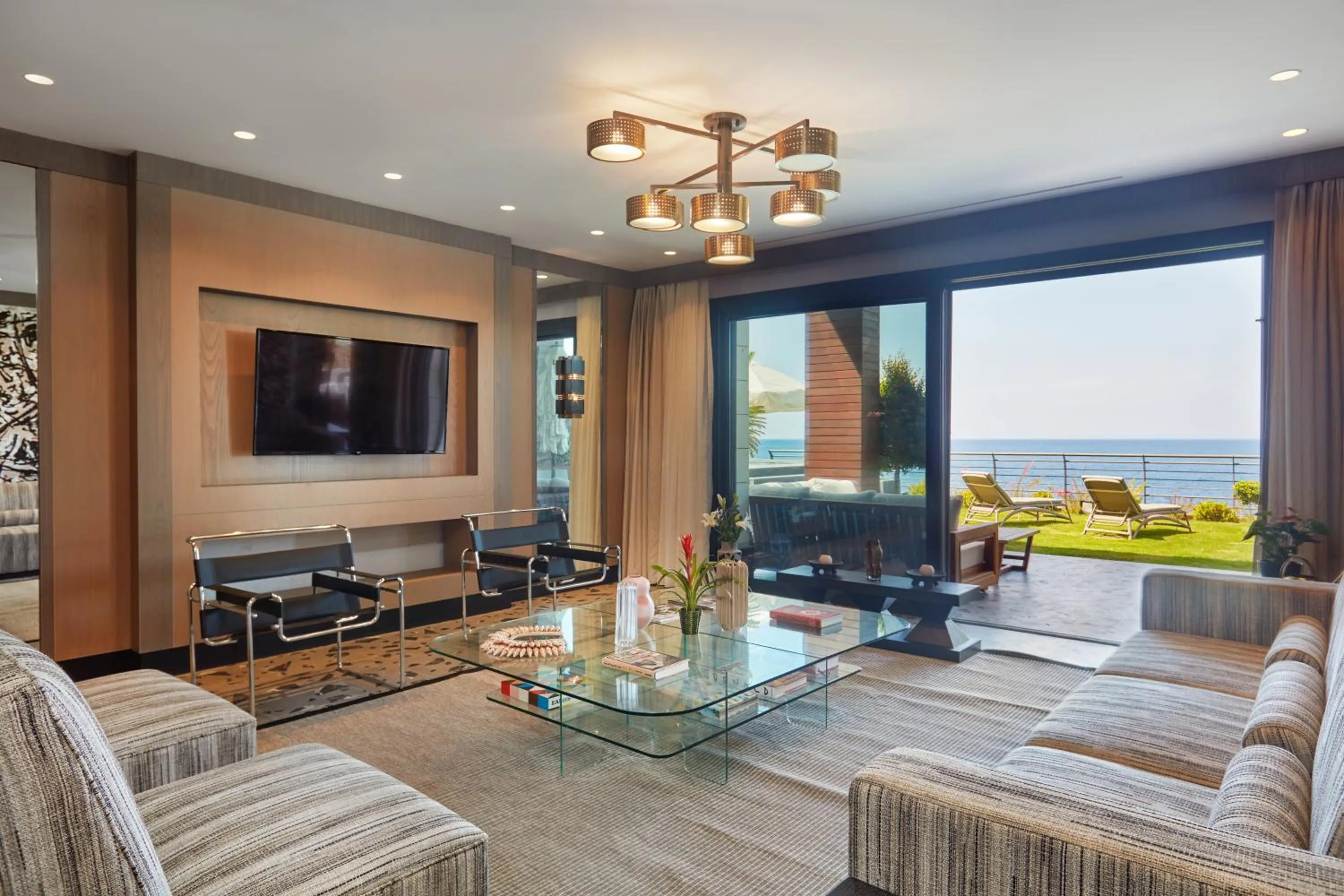 Communal lounge/ TV room in Root Redrock Yalıkavak