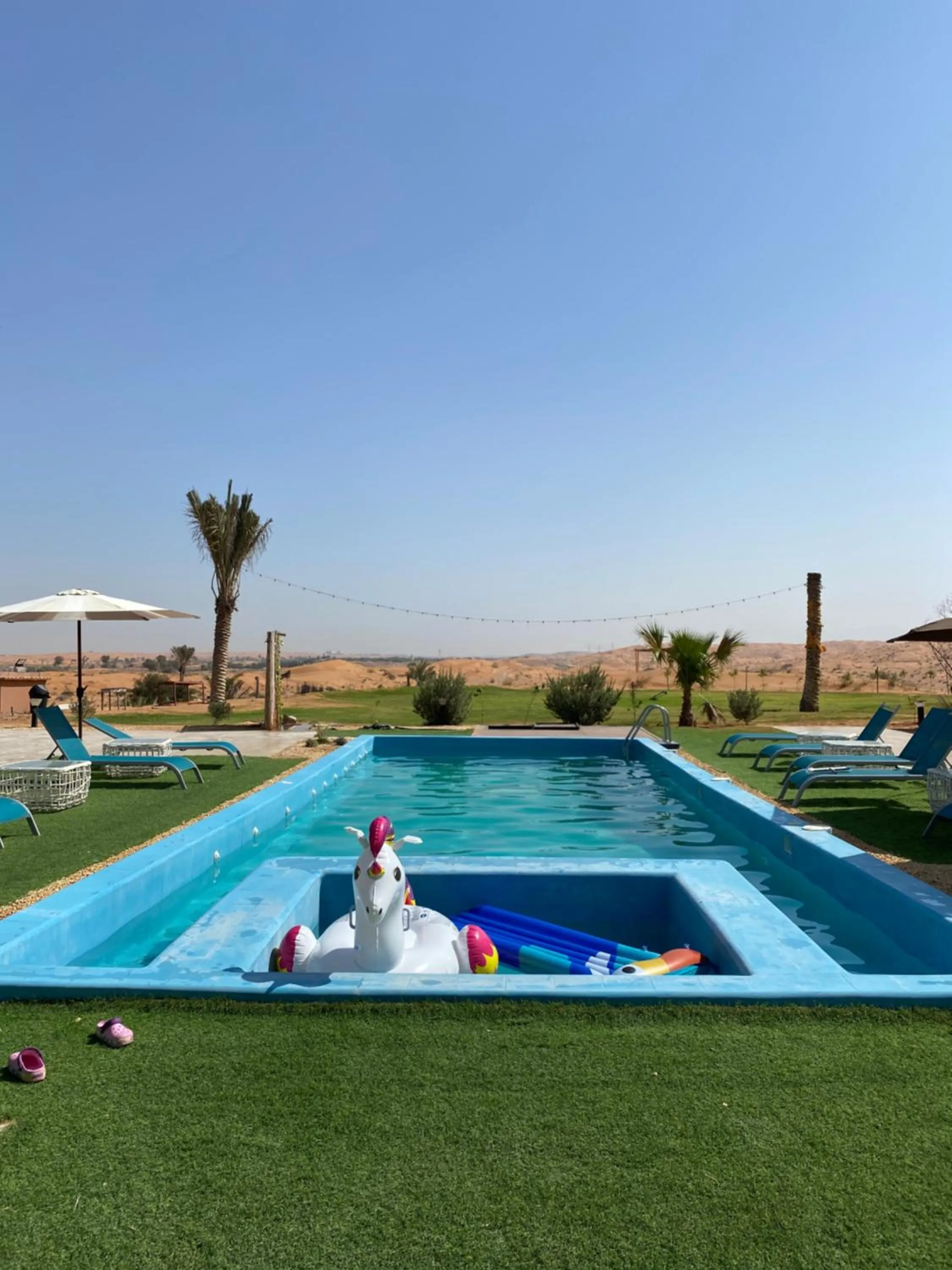Swimming pool in Desert Inn Resort and Camp
