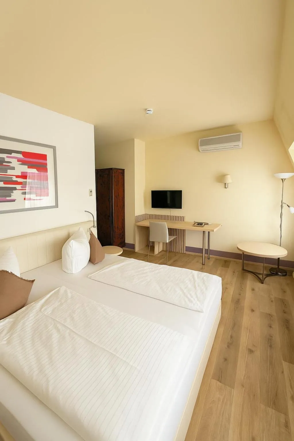 Photo of the whole room, Bed in Hotel Villa Noel am Hauptbahnhof