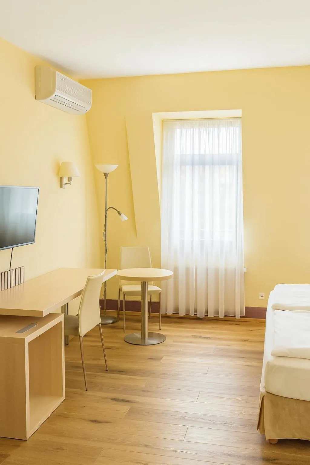 Photo of the whole room, Bed in Hotel Villa Noel am Hauptbahnhof