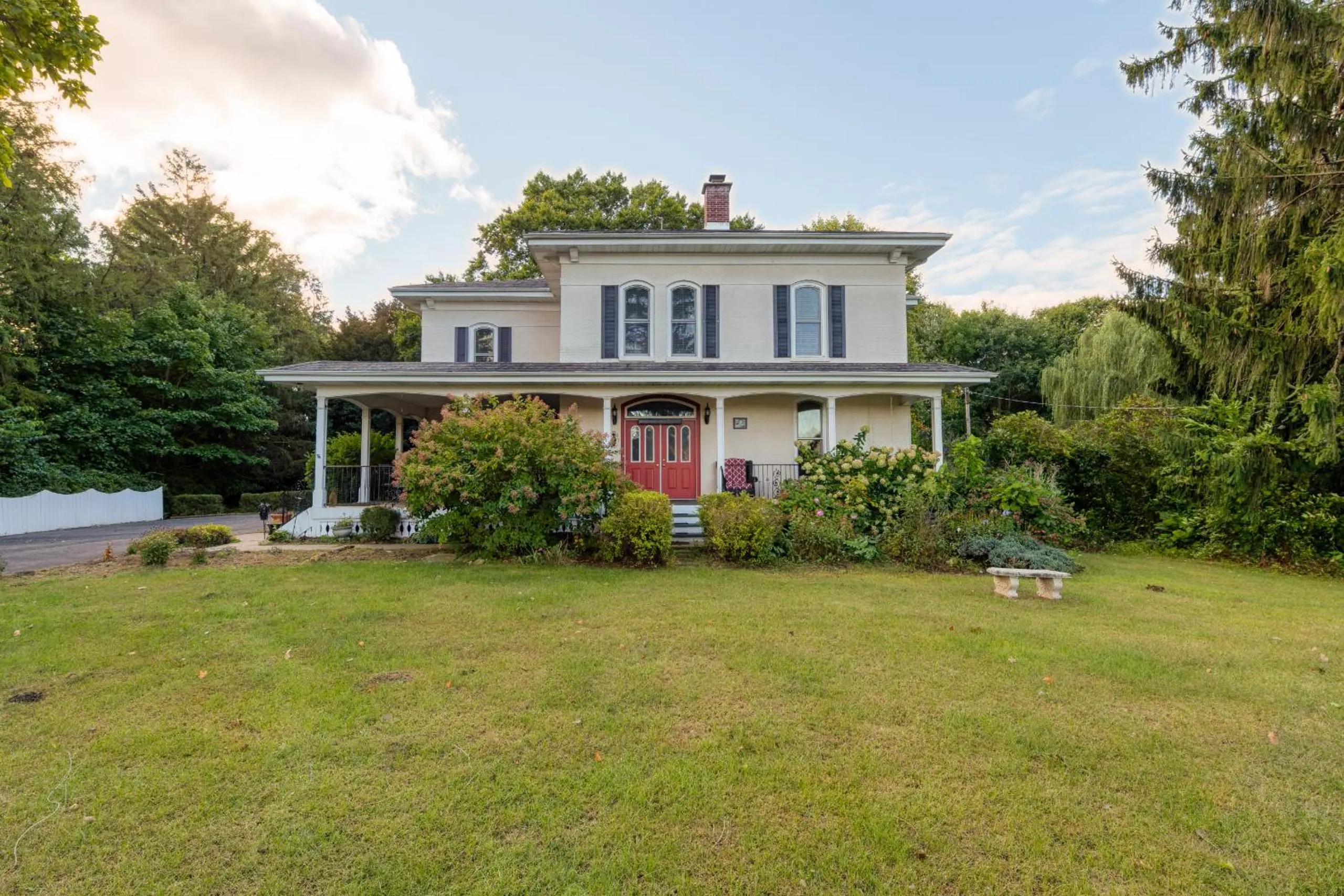 Property building in Monroe Manor Inn