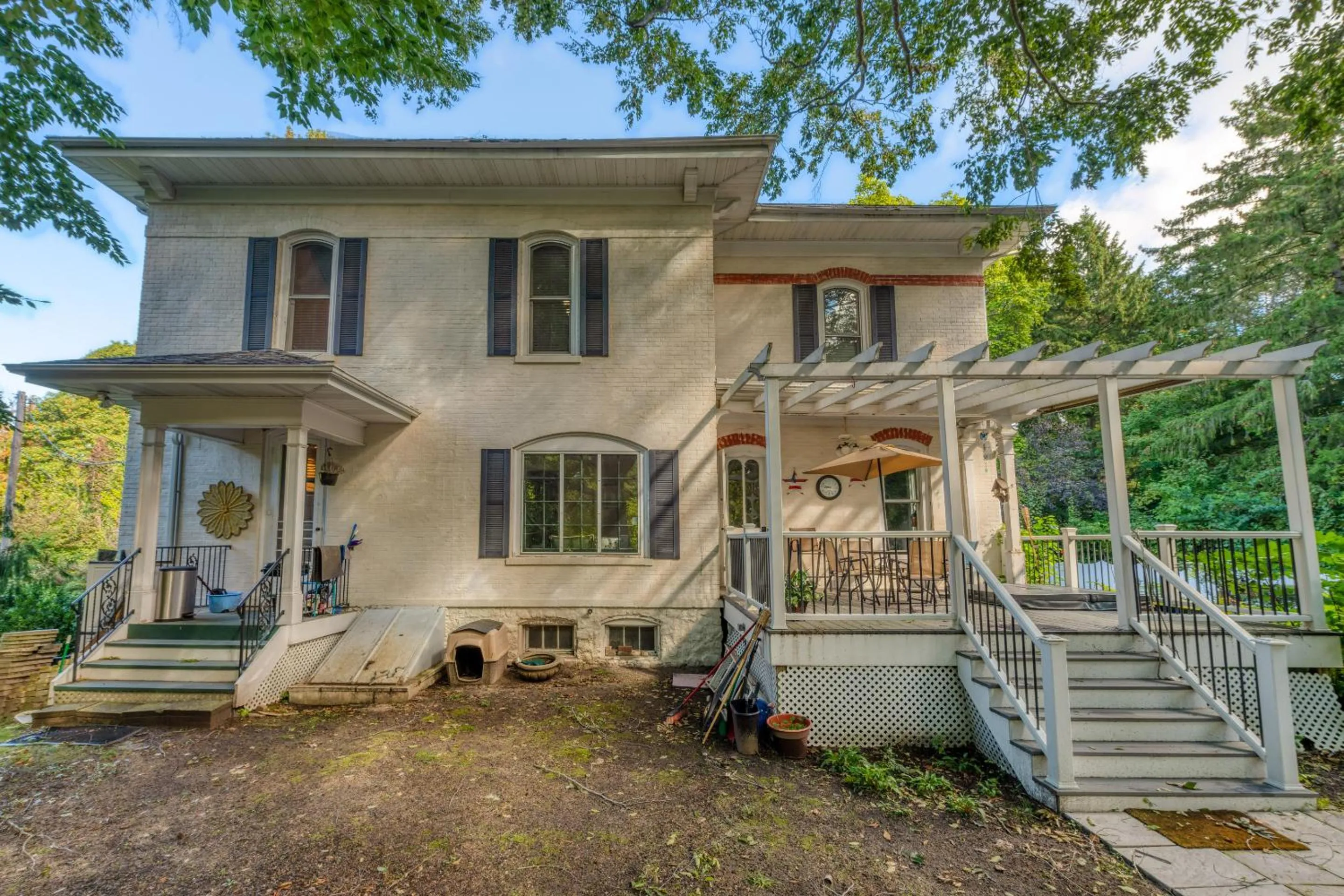 Property building in Monroe Manor Inn