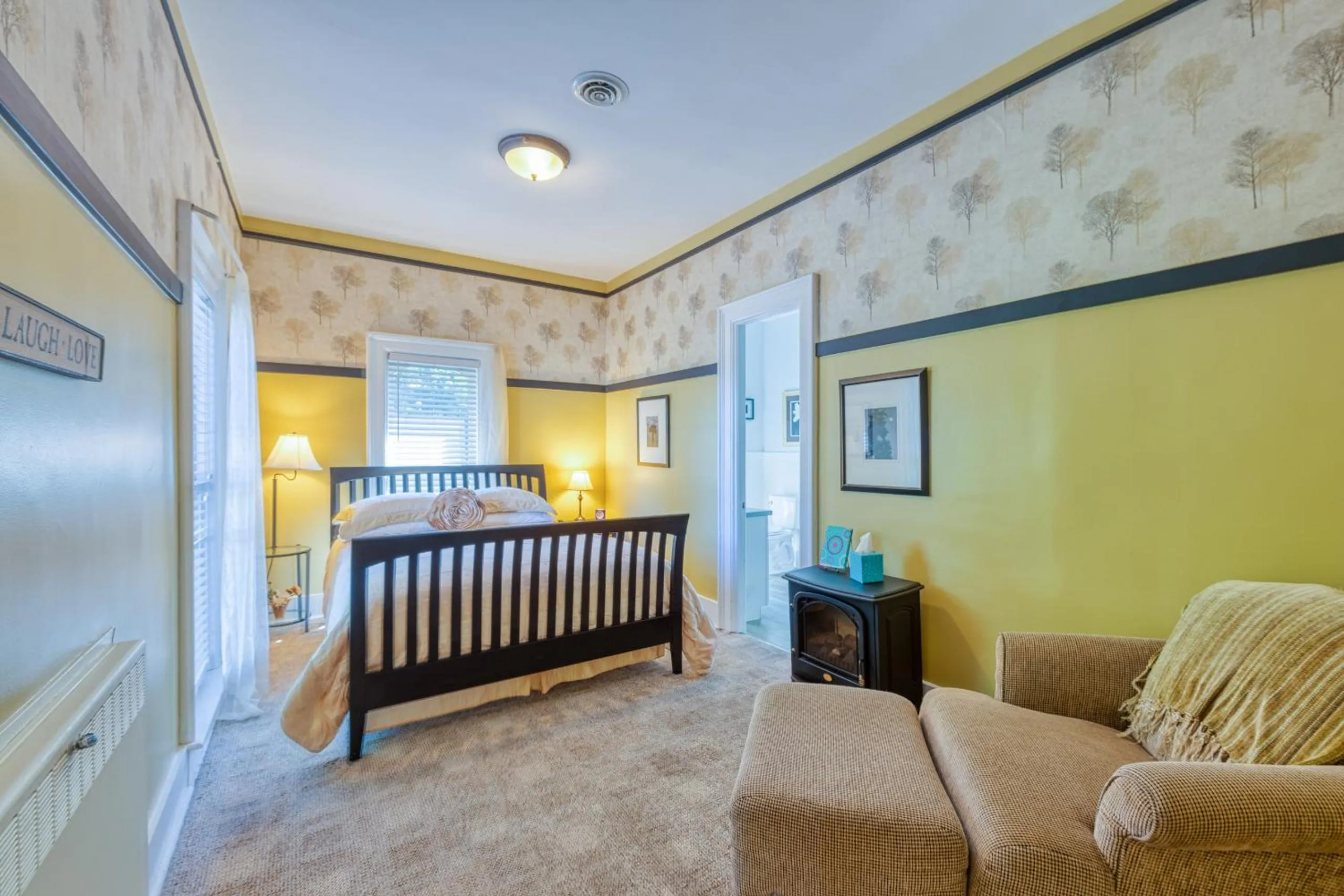 Bedroom, Bed in Monroe Manor Inn