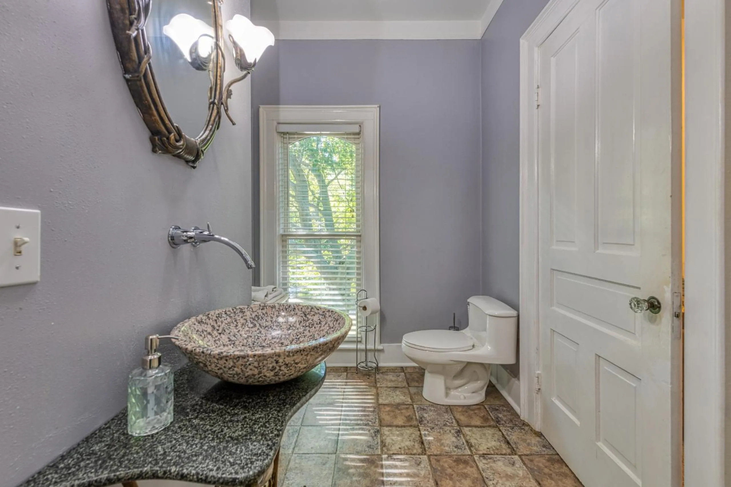 Bathroom in Monroe Manor Inn
