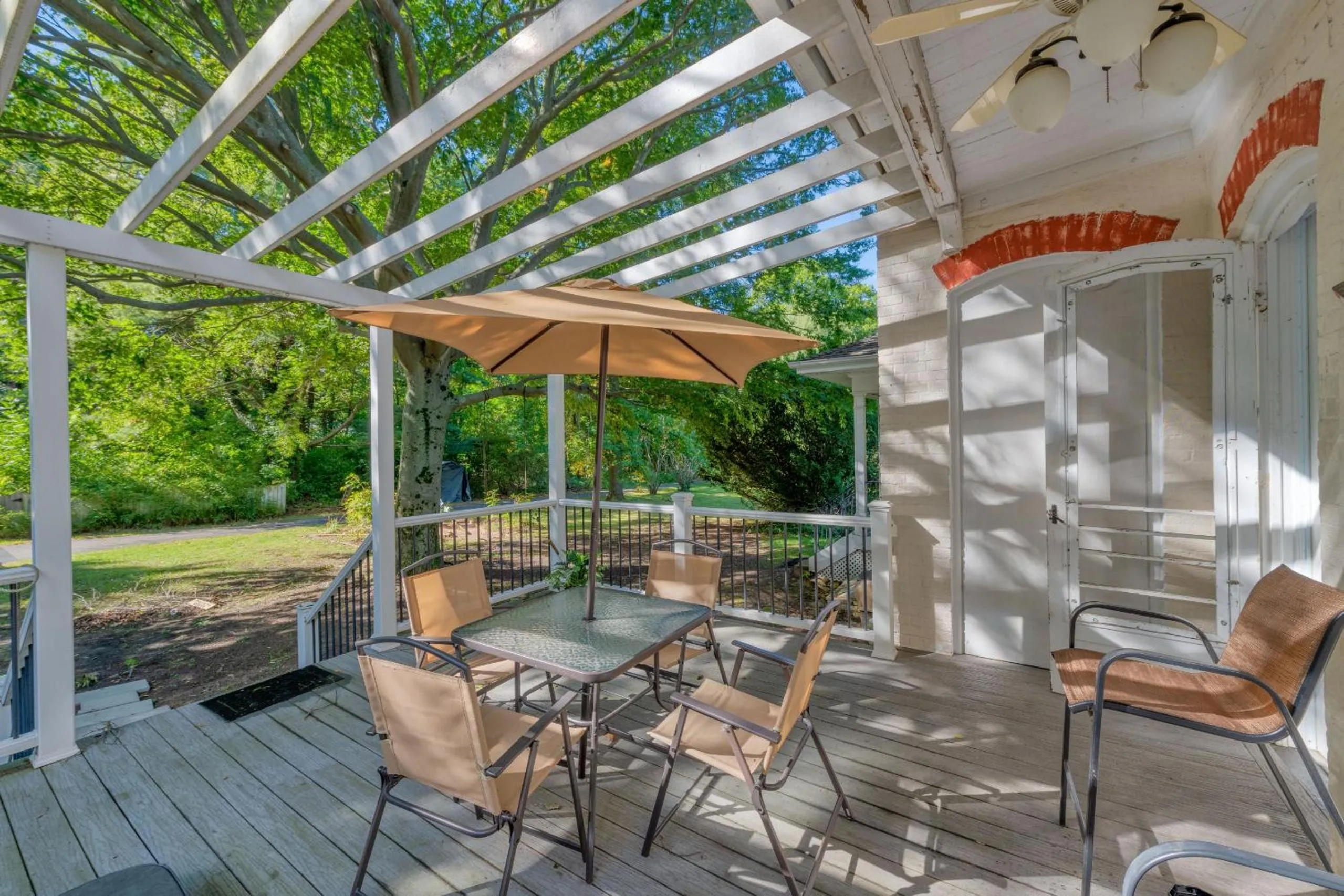 Property building in Monroe Manor Inn