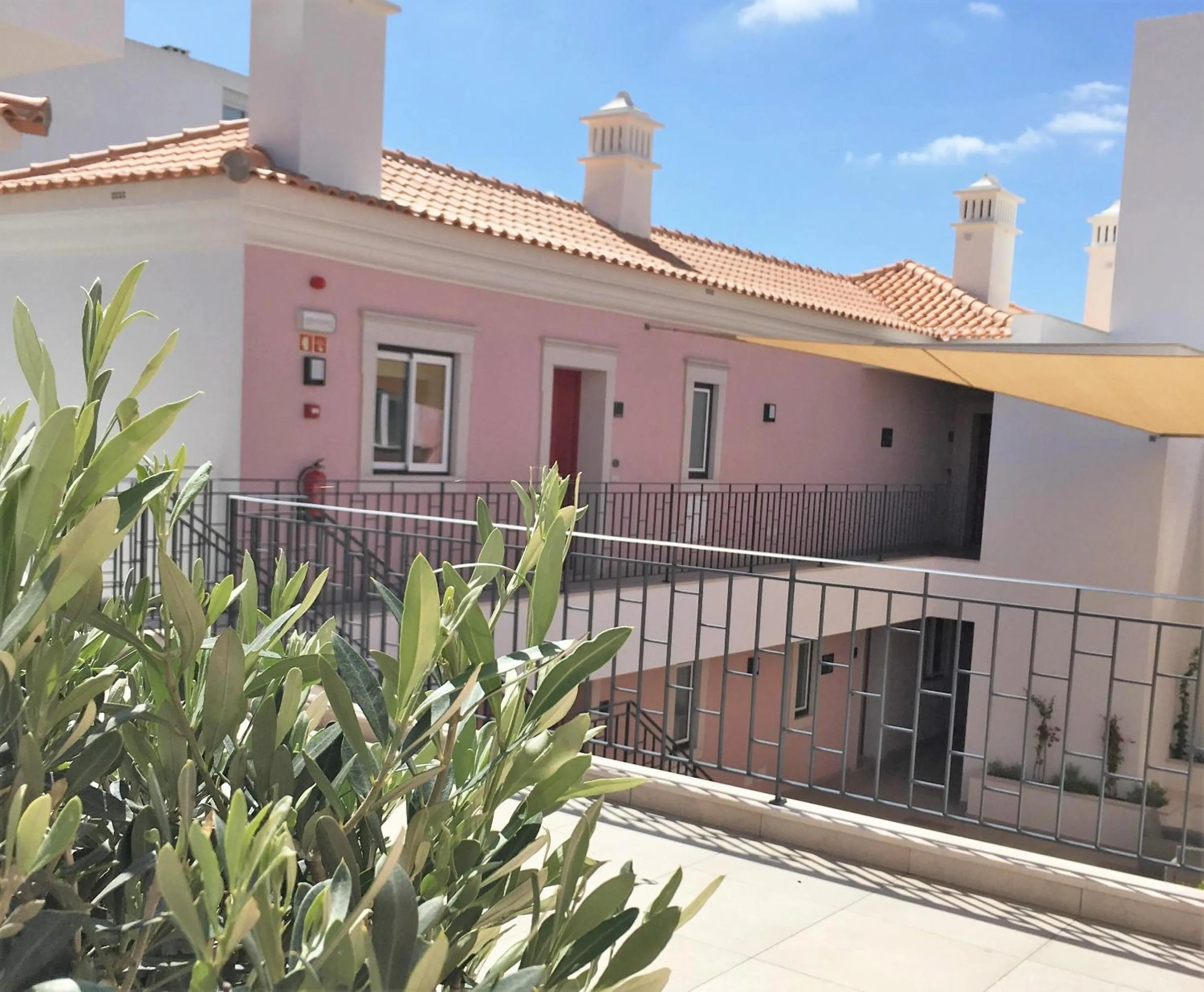 Property building in Cardeal Suites & Apartments