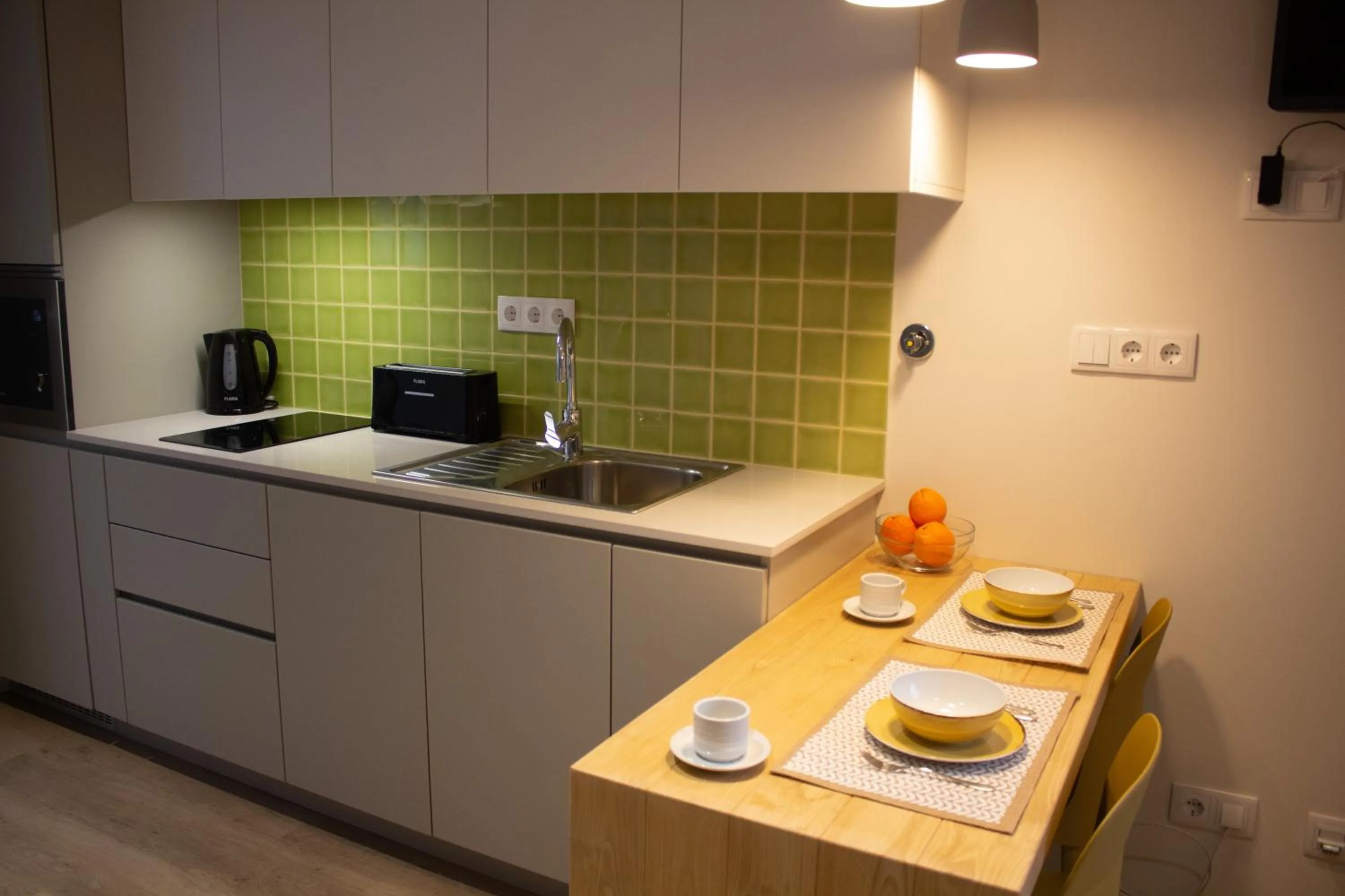 Kitchen or kitchenette in Cardeal Suites & Apartments