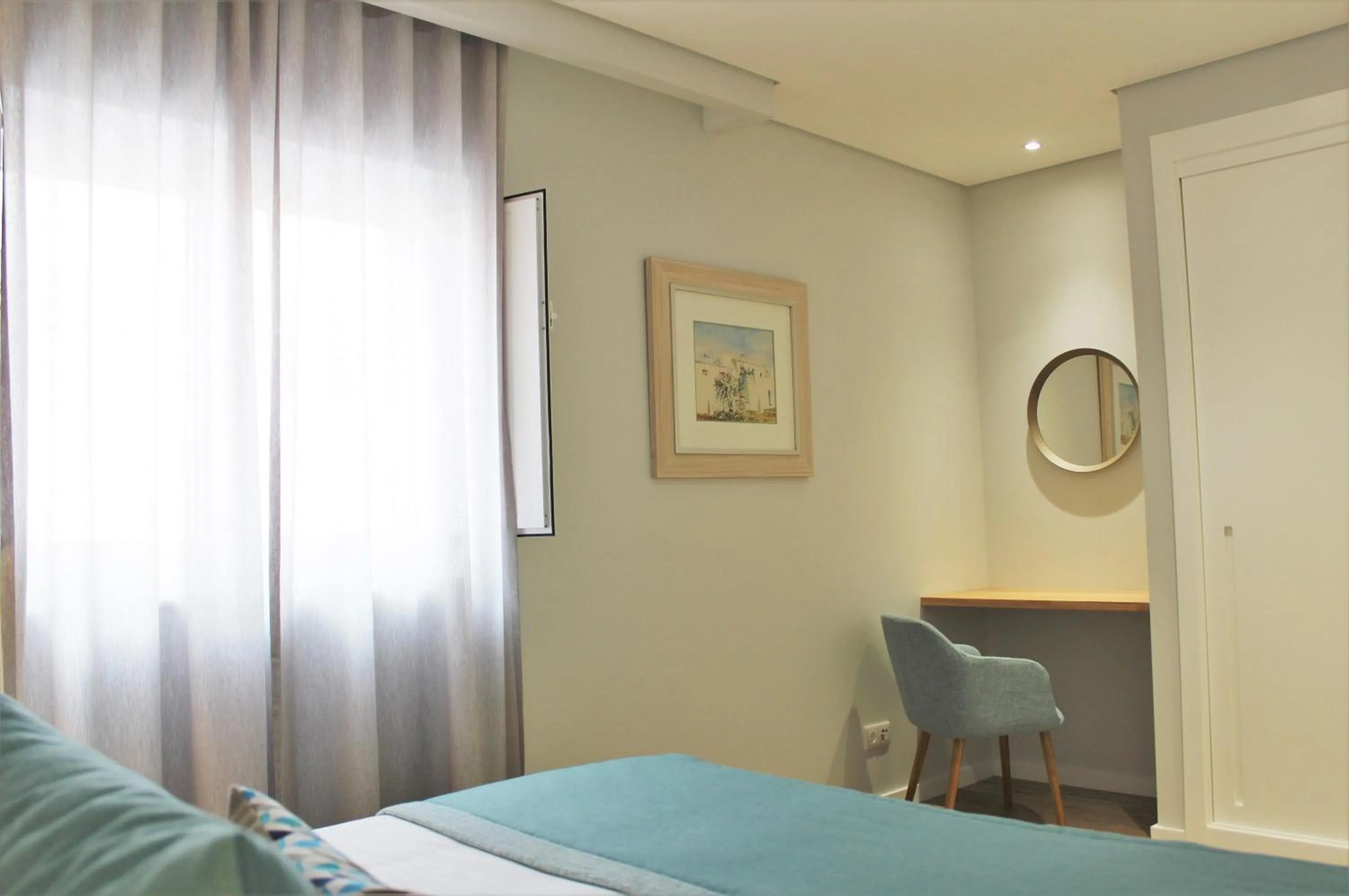 Photo of the whole room, Bed in Cardeal Suites & Apartments