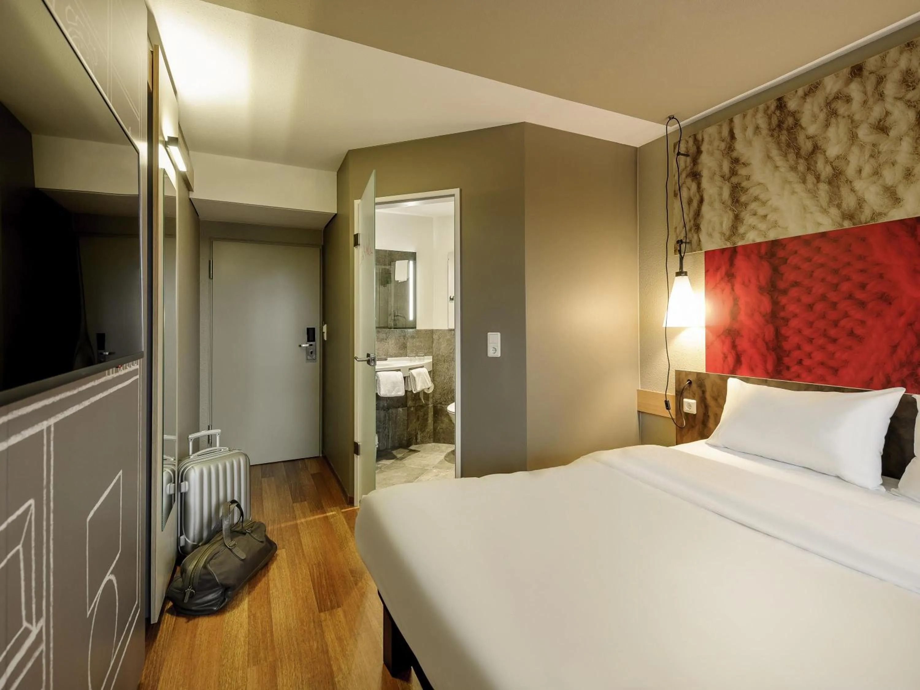 Bedroom, Bed in ibis Hotel München Messe