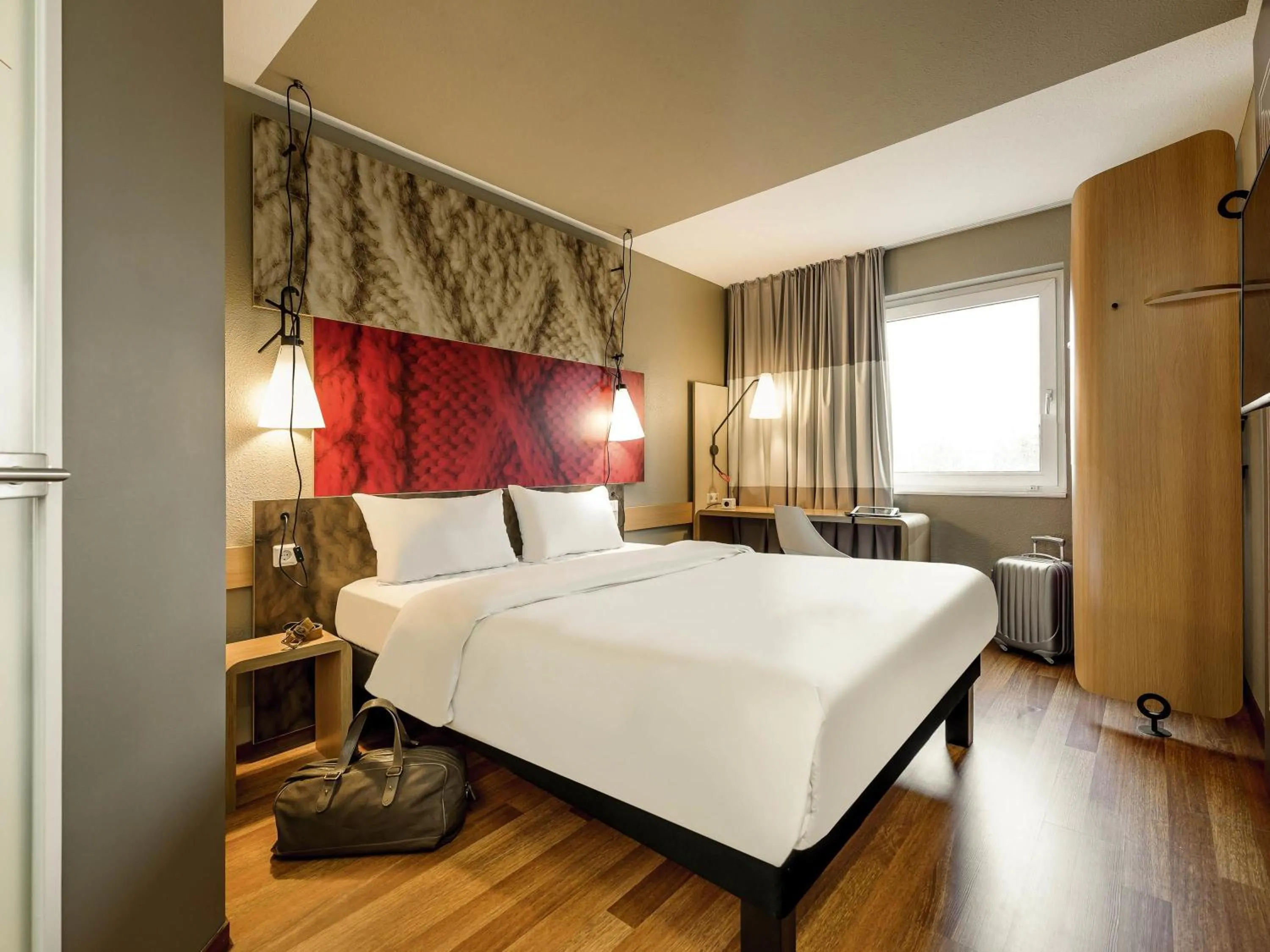 Bedroom, Bed in ibis Hotel München Messe