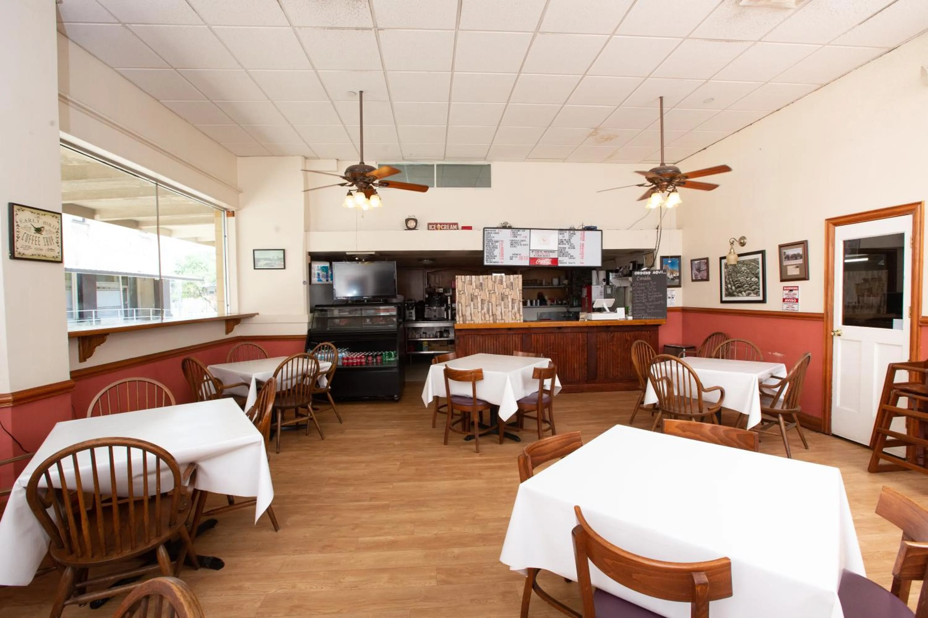 Restaurant/places to eat in The Rialto Hotel