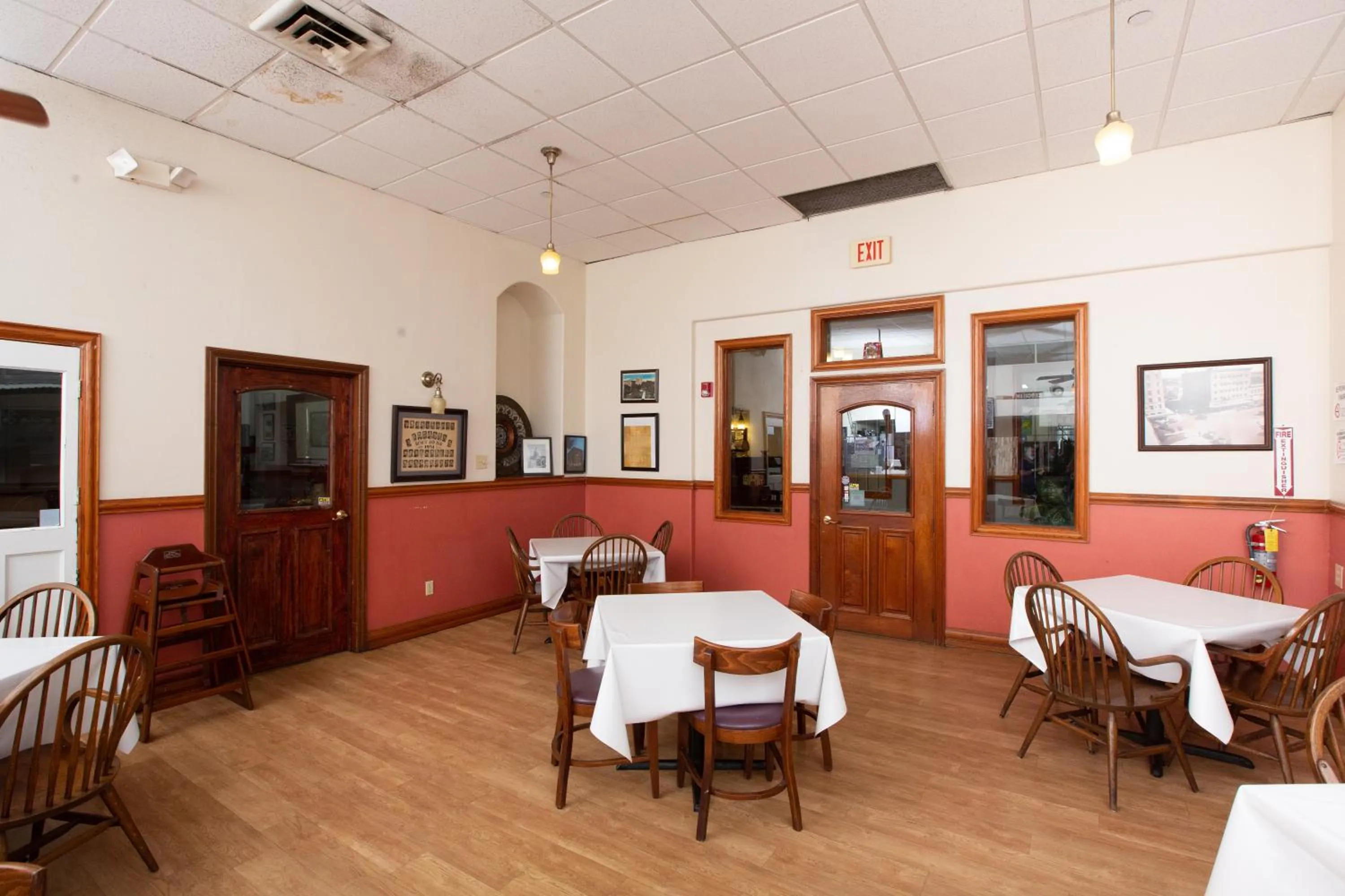 Restaurant/places to eat in The Rialto Hotel