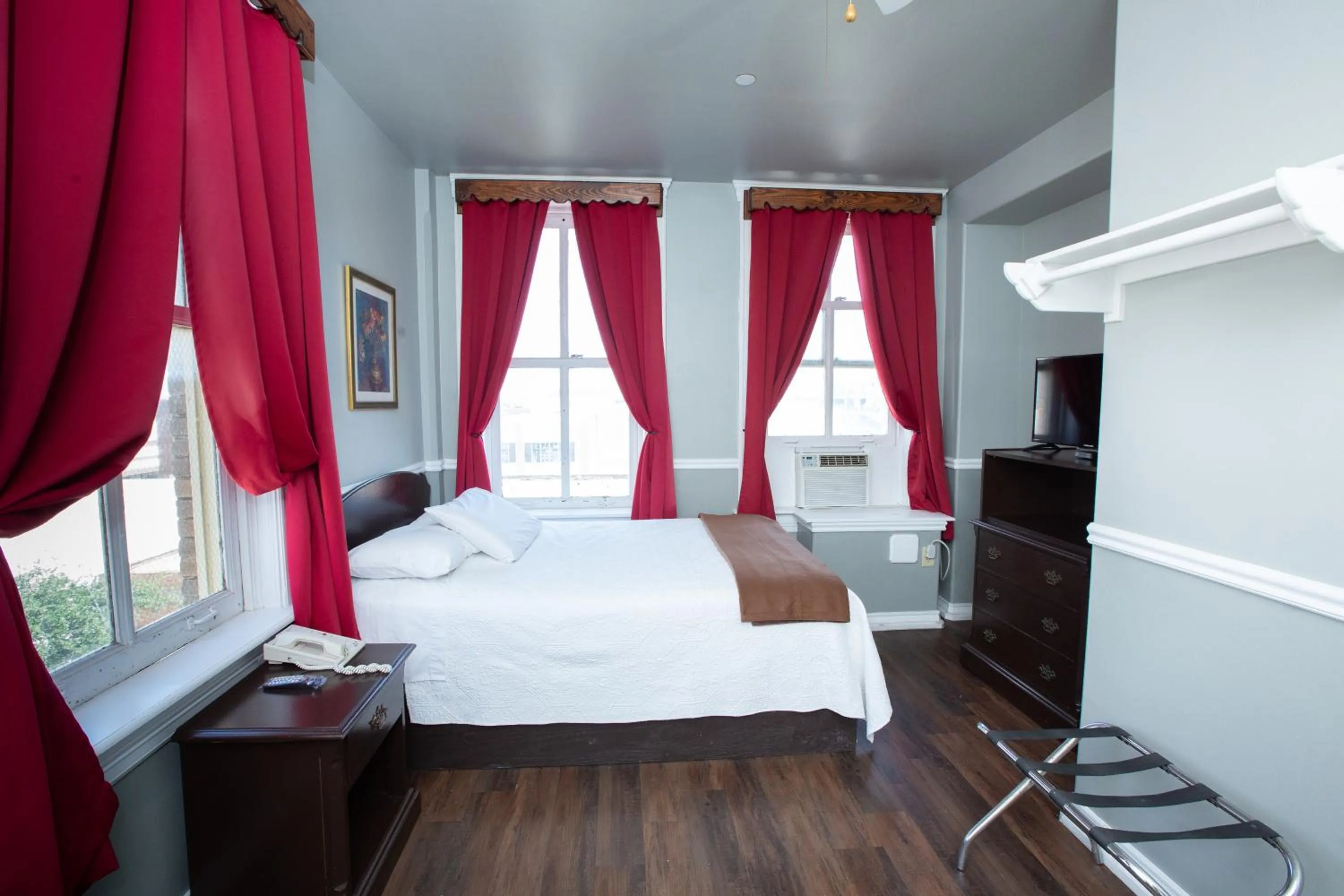 Bed in The Rialto Hotel