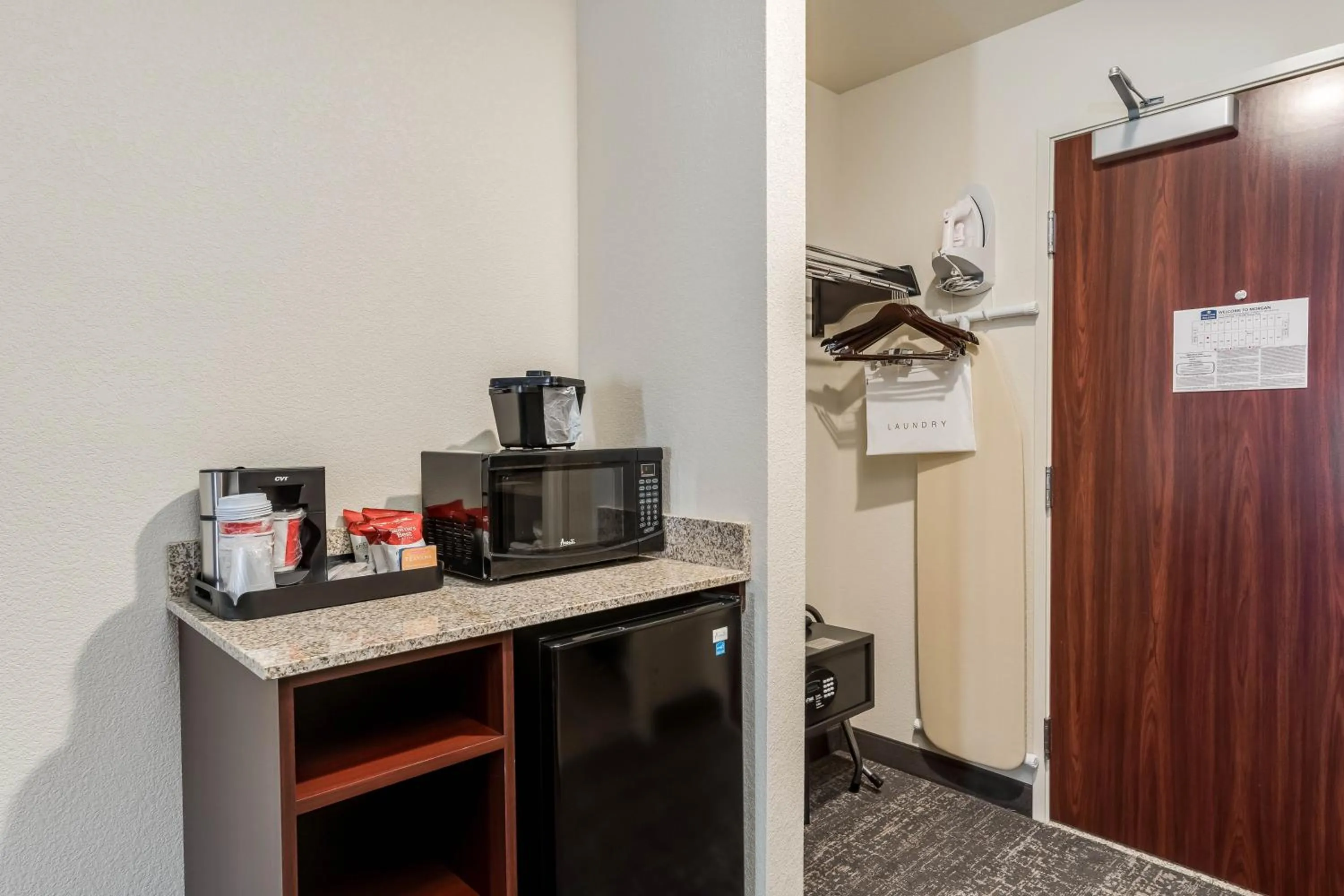 Coffee/tea facilities in Cobblestone Hotel & Suites - Morgan