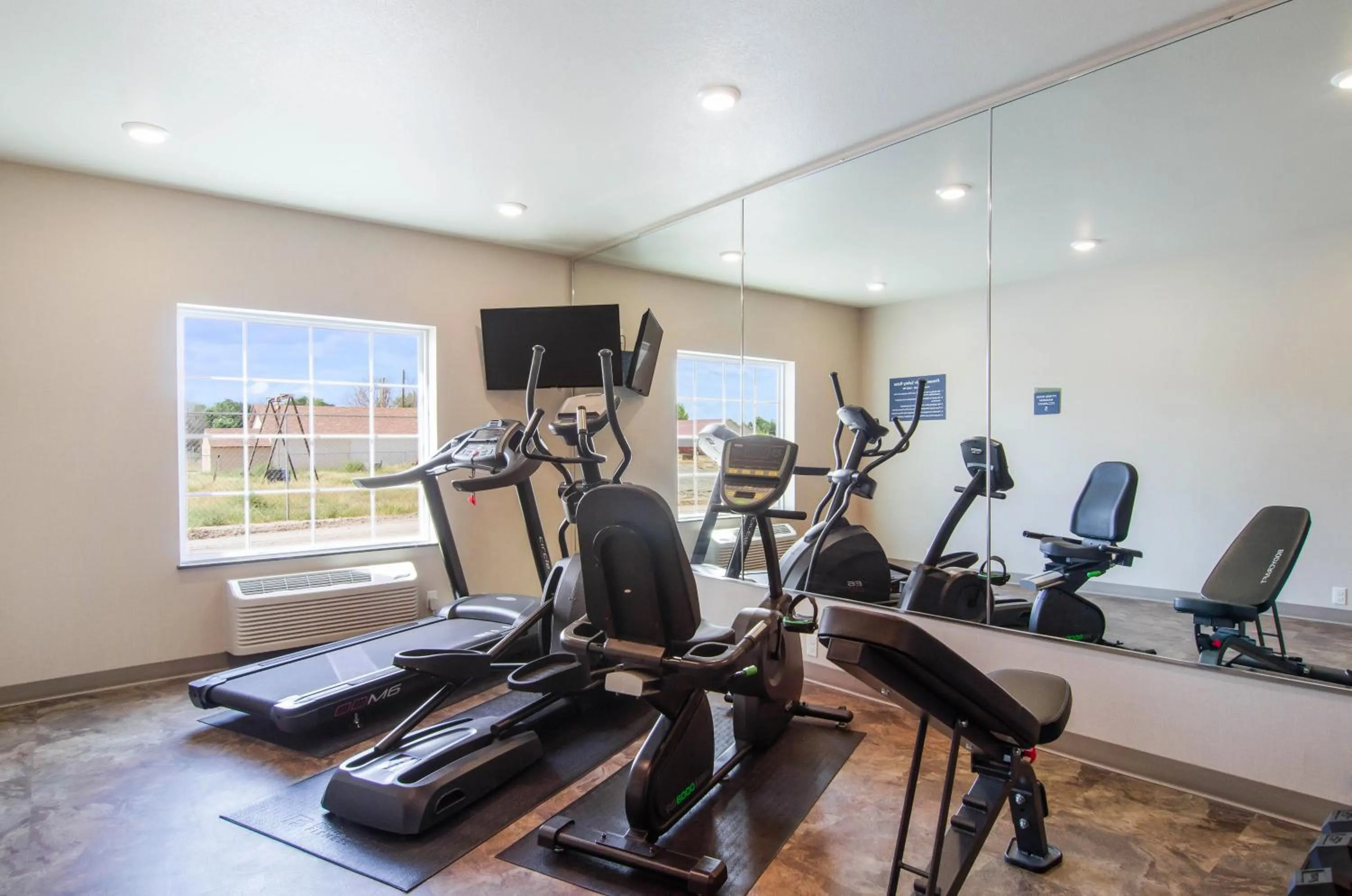 Fitness centre/facilities in Cobblestone Hotel & Suites - Morgan