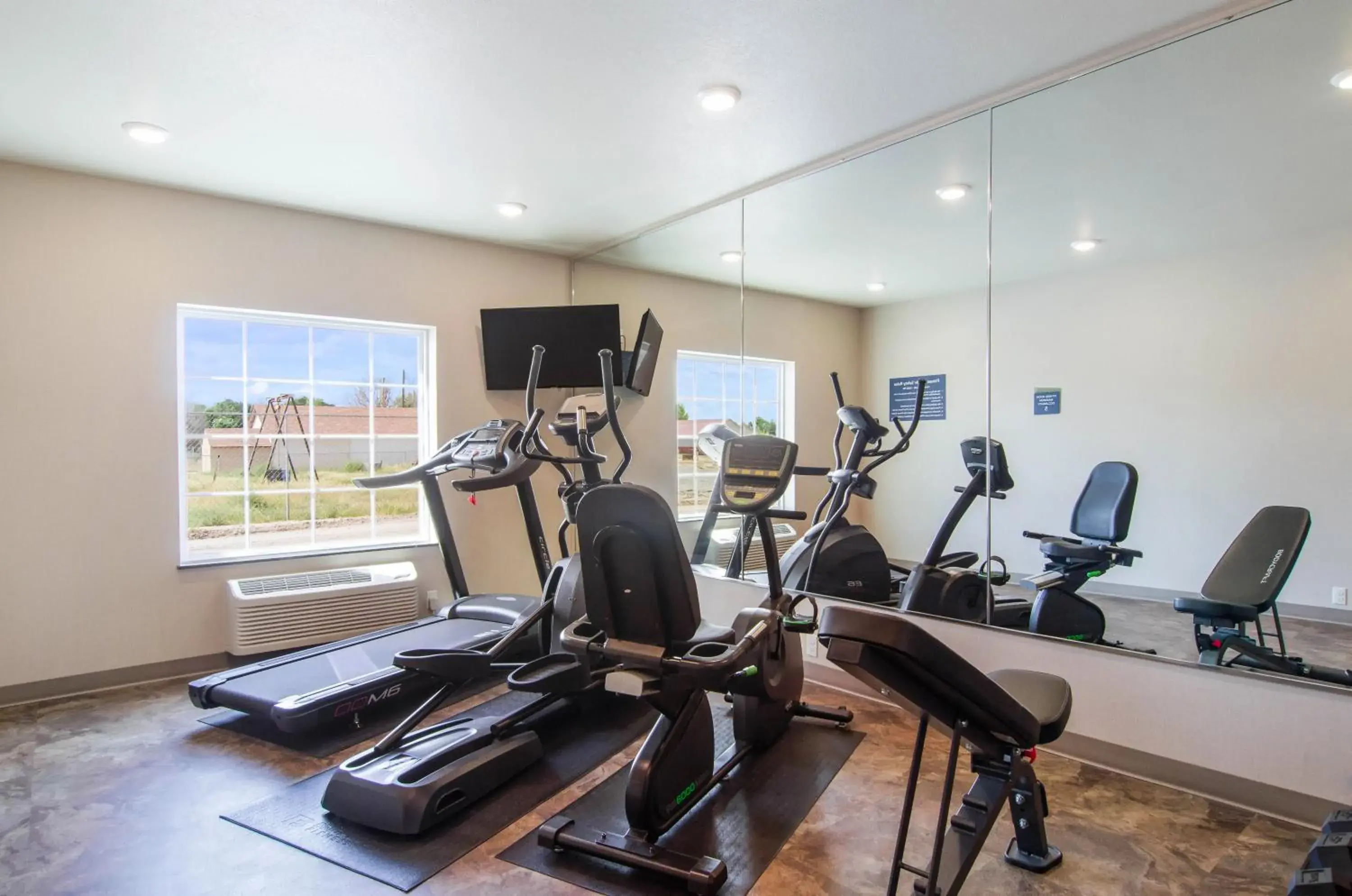 Fitness centre/facilities in Cobblestone Hotel & Suites - Morgan Fitness centre/facilities in Cobblestone Hotel & Suites - Morgan