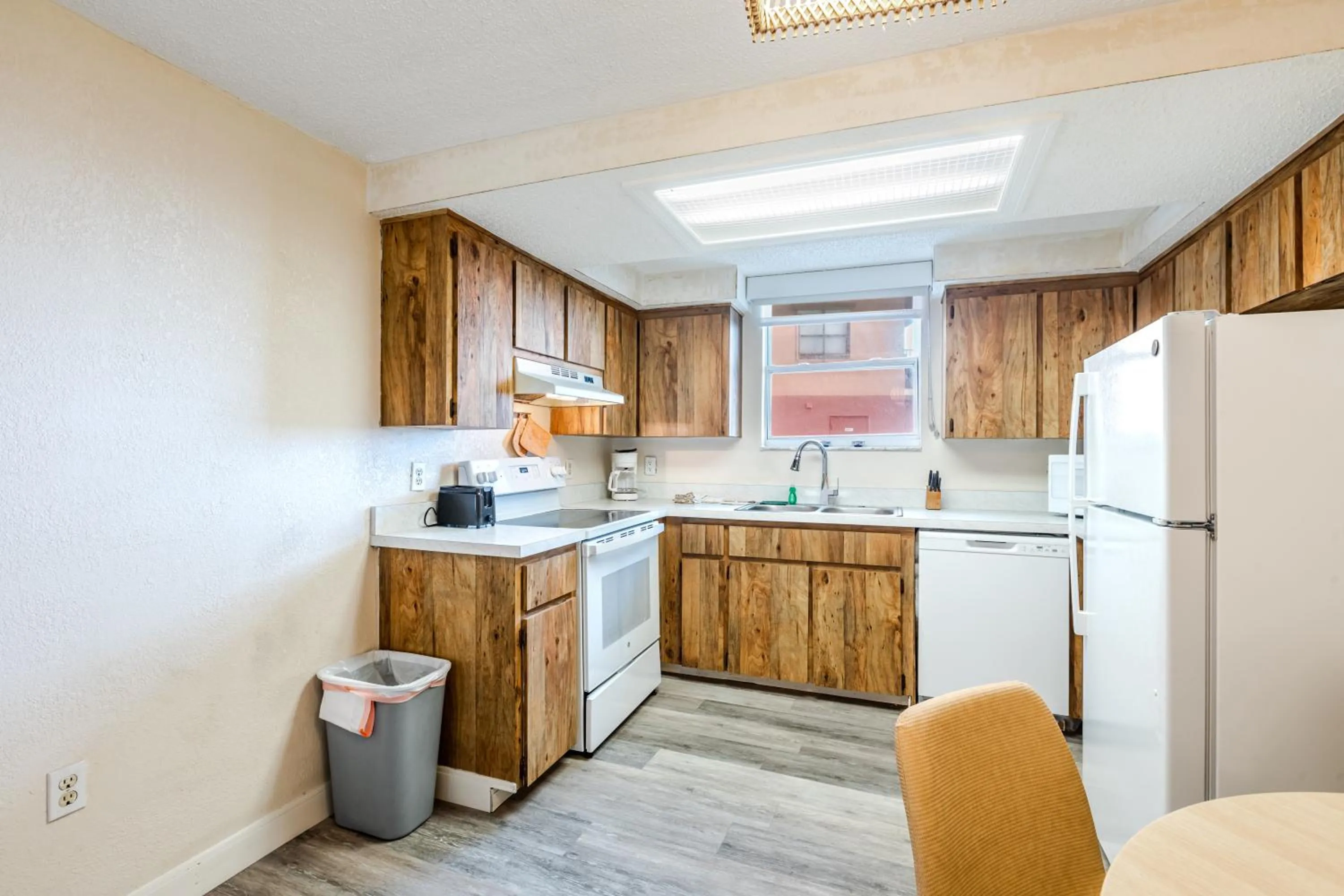 Kitchen or kitchenette in Grand Shores West