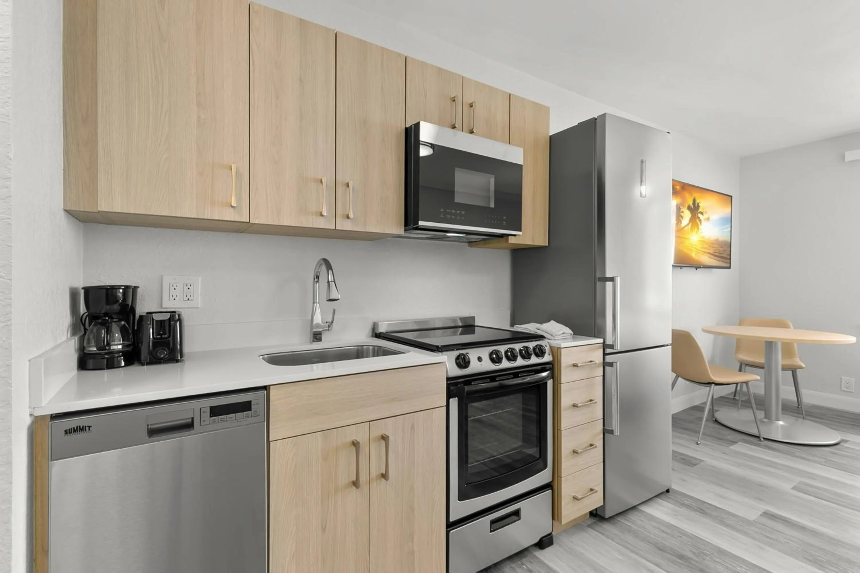 Dining area in Grand Shores West