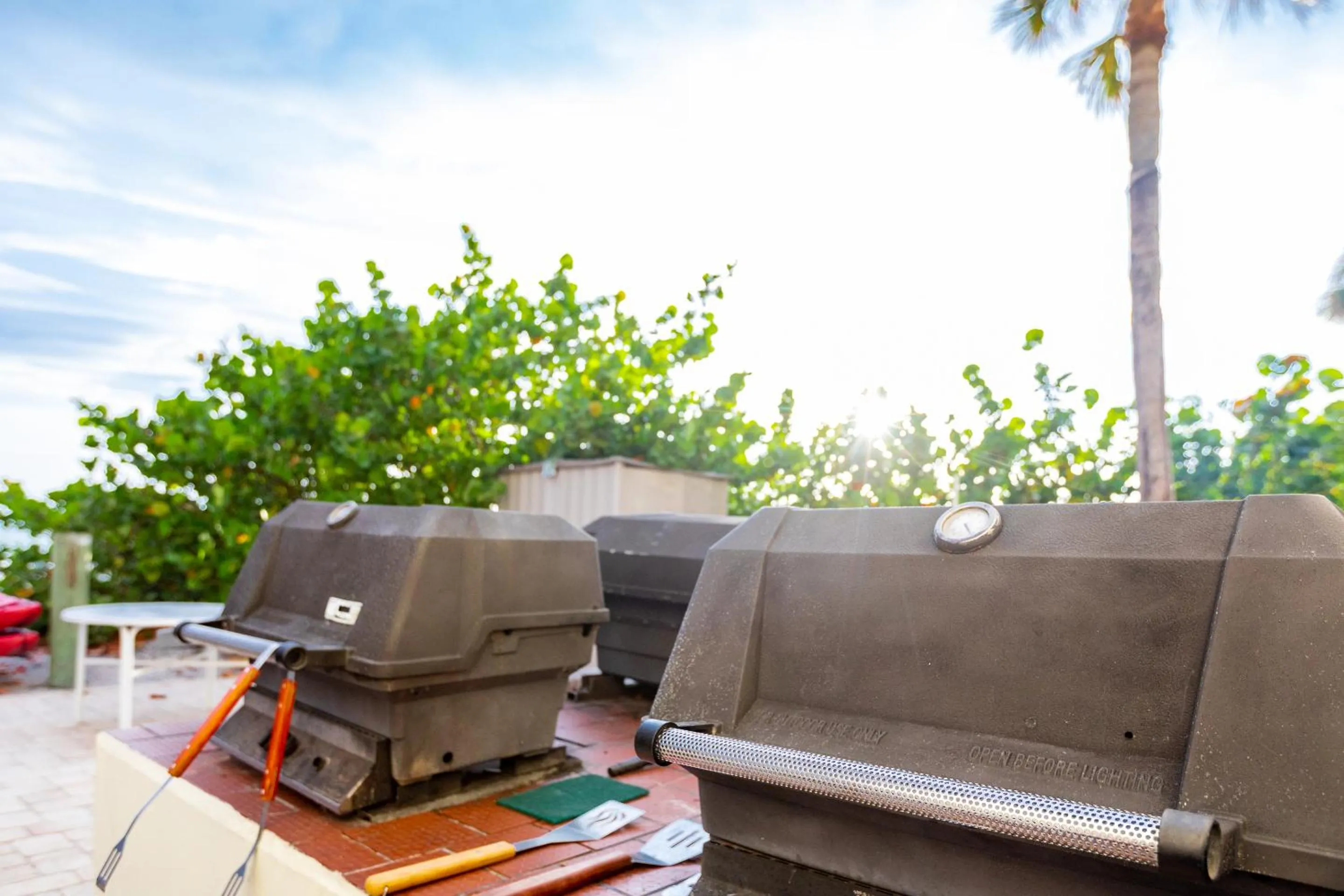 BBQ facilities in Grand Shores West