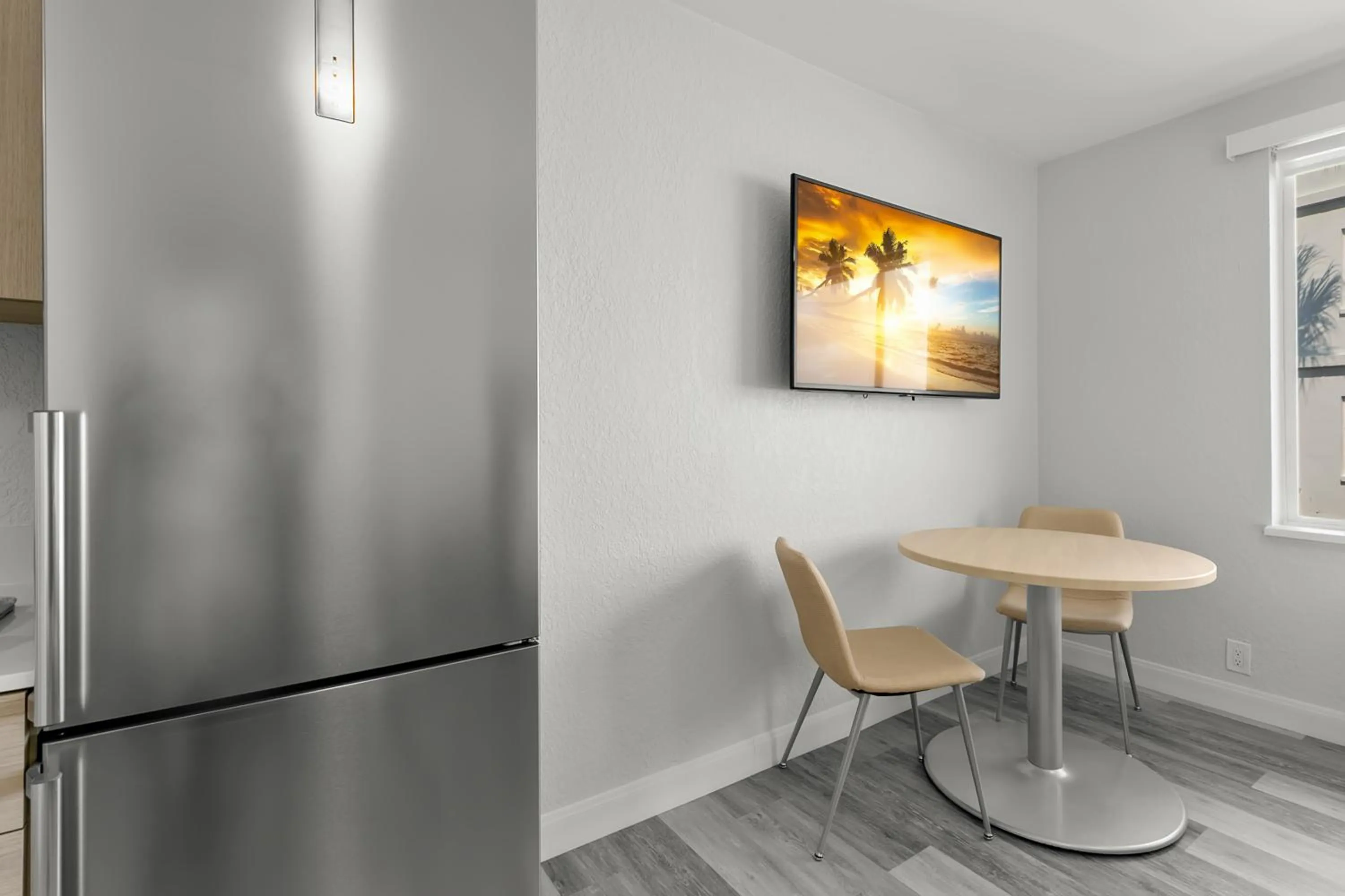 Dining area in Grand Shores West