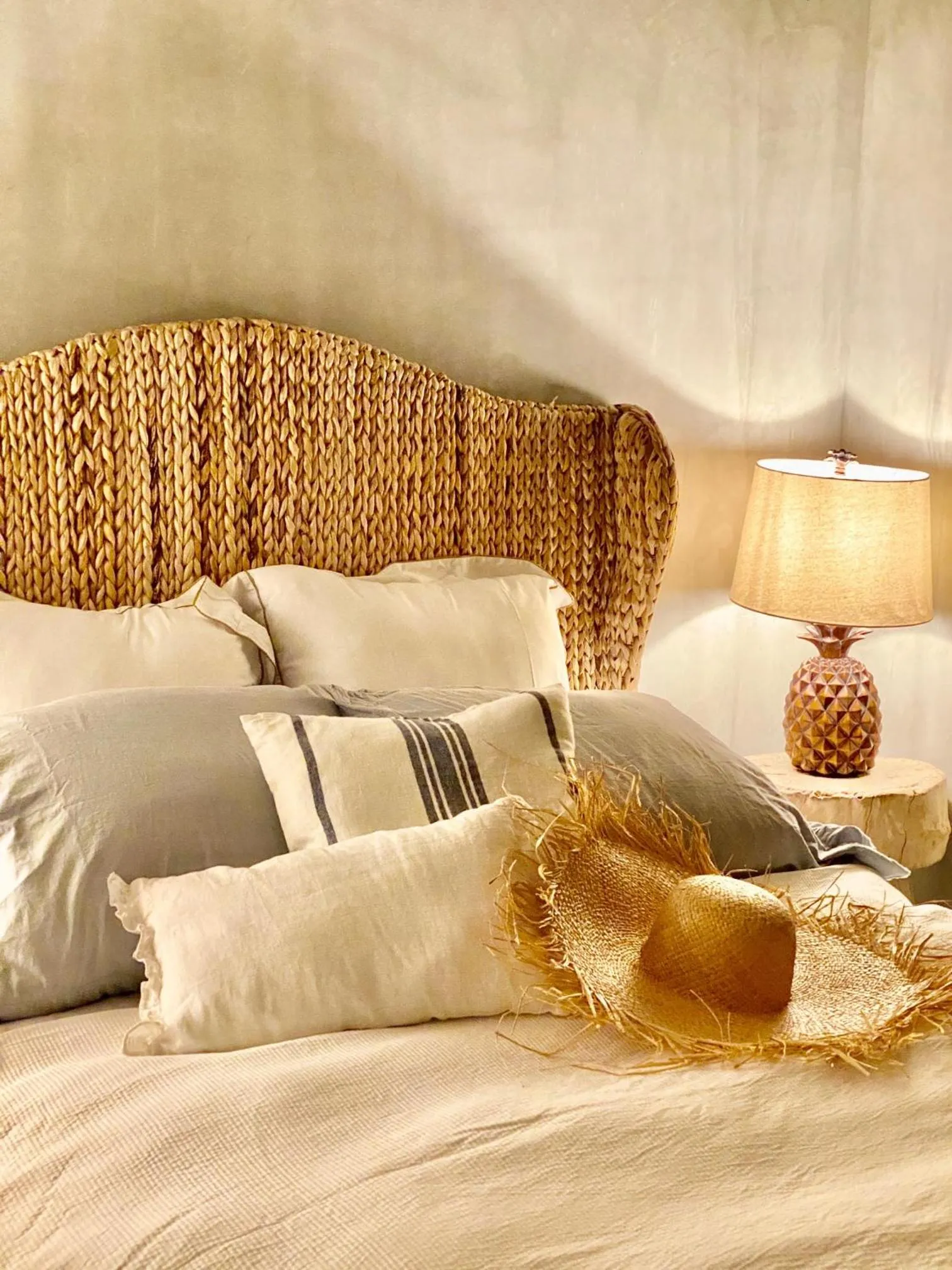 Bed in ADAN RESORT HANALI village sesokojima