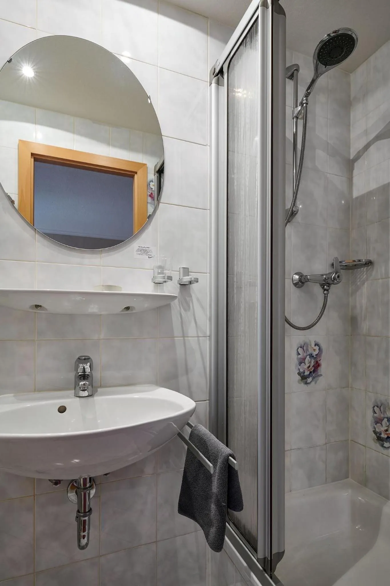 Shower in Hotel Ladenmühle