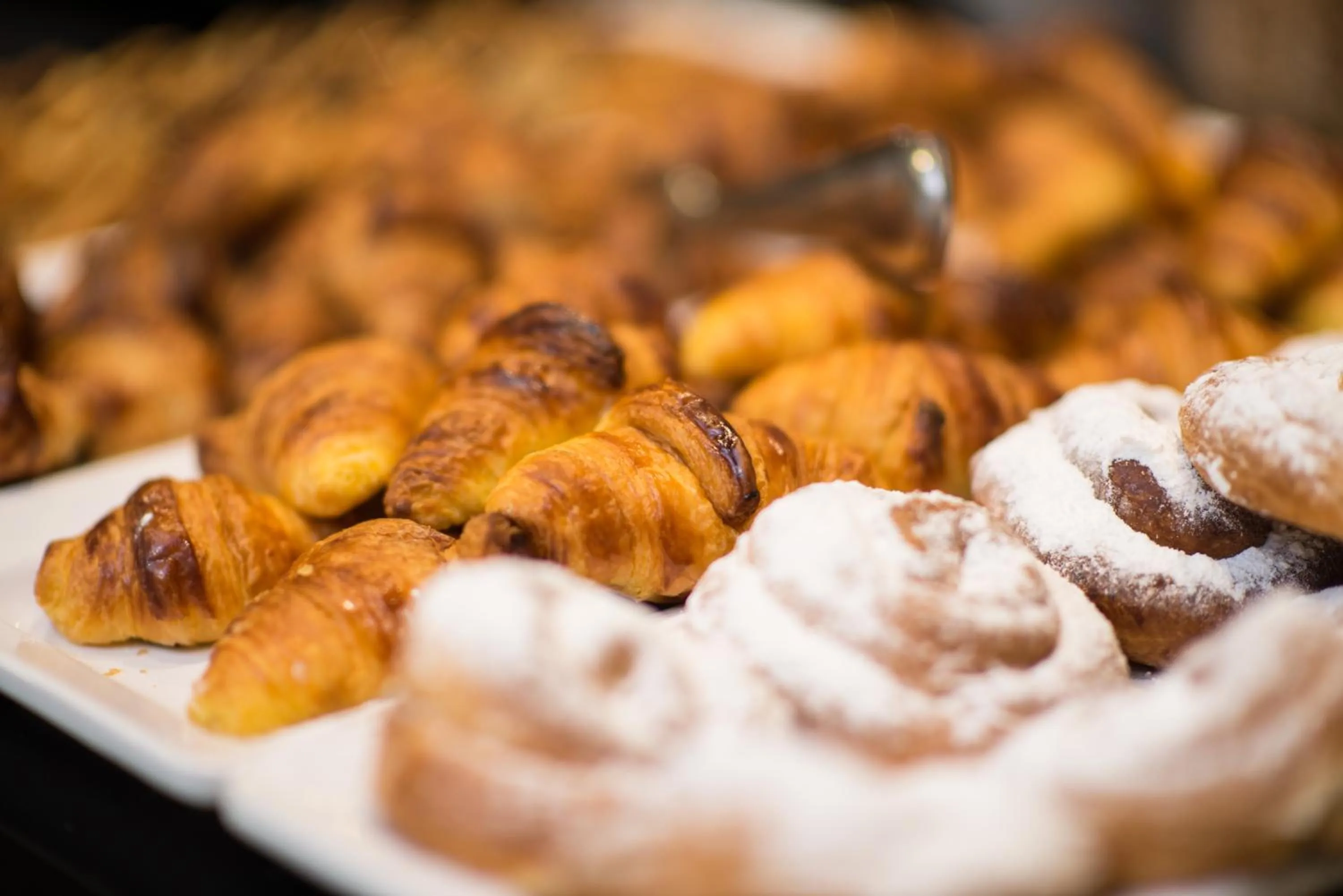Breakfast in Capri by Fraser Leipzig