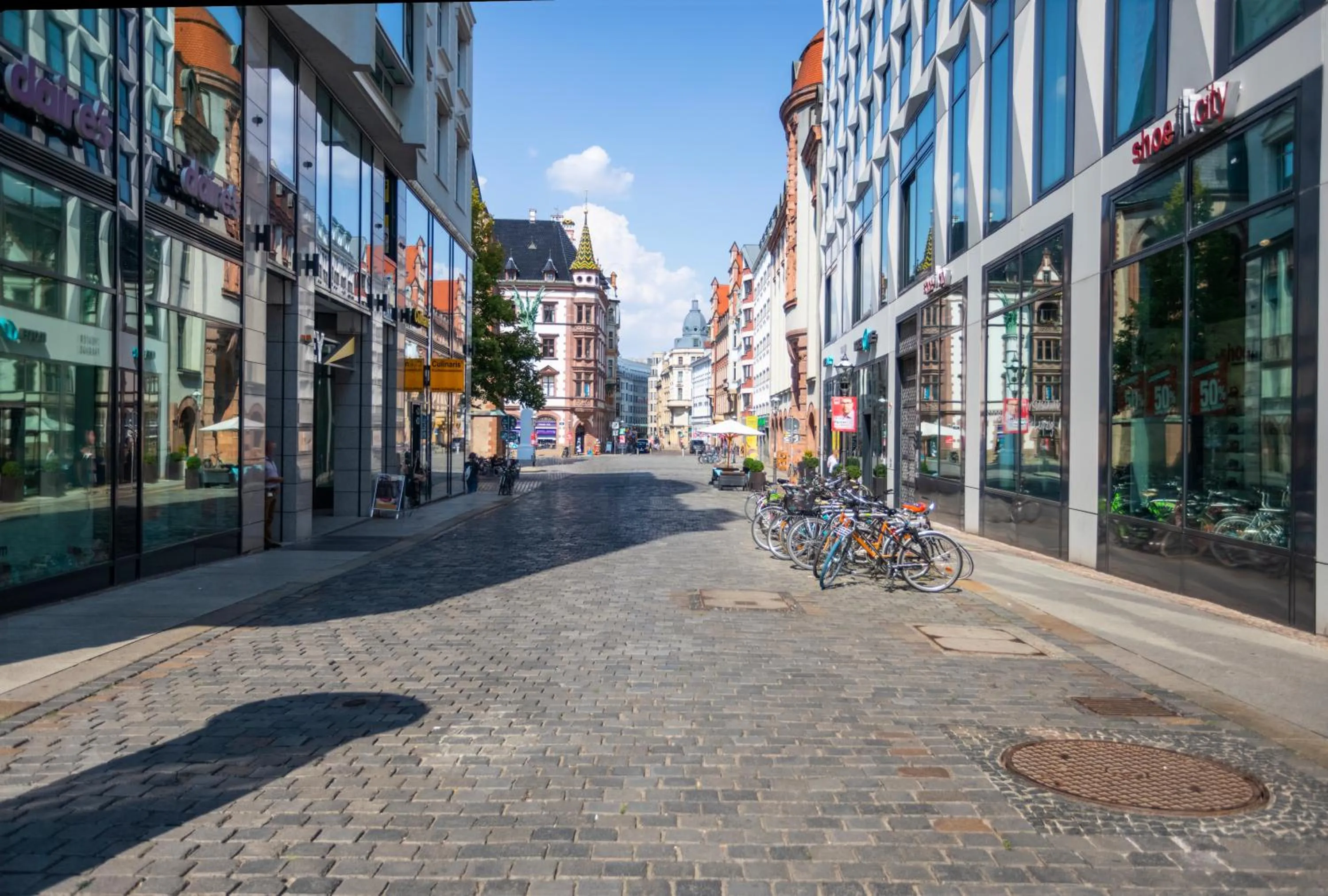 Neighbourhood in Capri by Fraser Leipzig