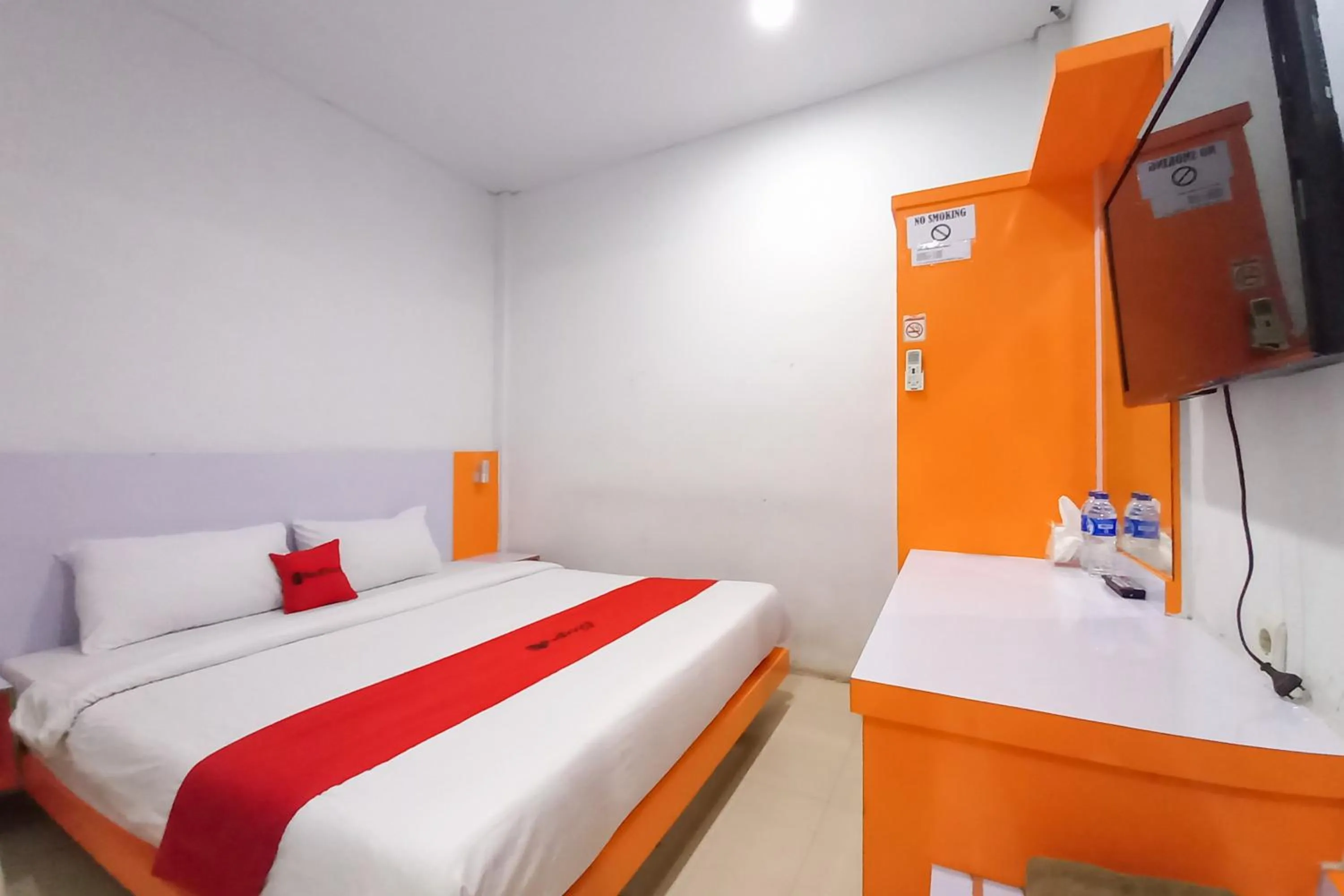 Bedroom, Bed in RedDoorz Premium at Hotel T-ONE Jambi