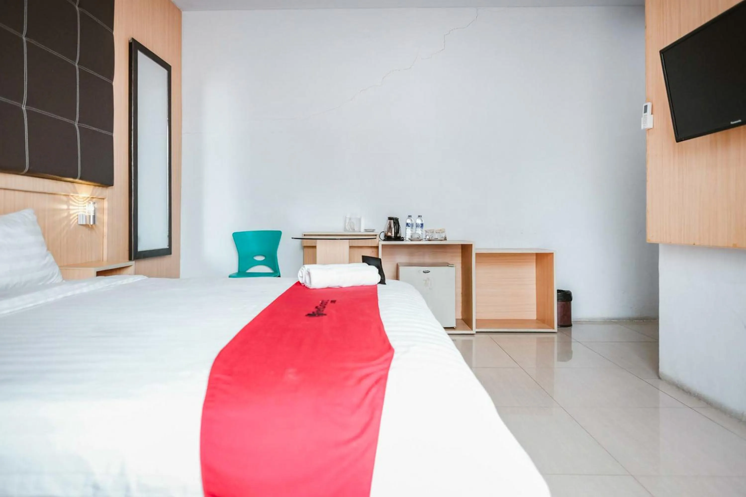 Bedroom, Bed in RedDoorz Premium at Hotel T-ONE Jambi