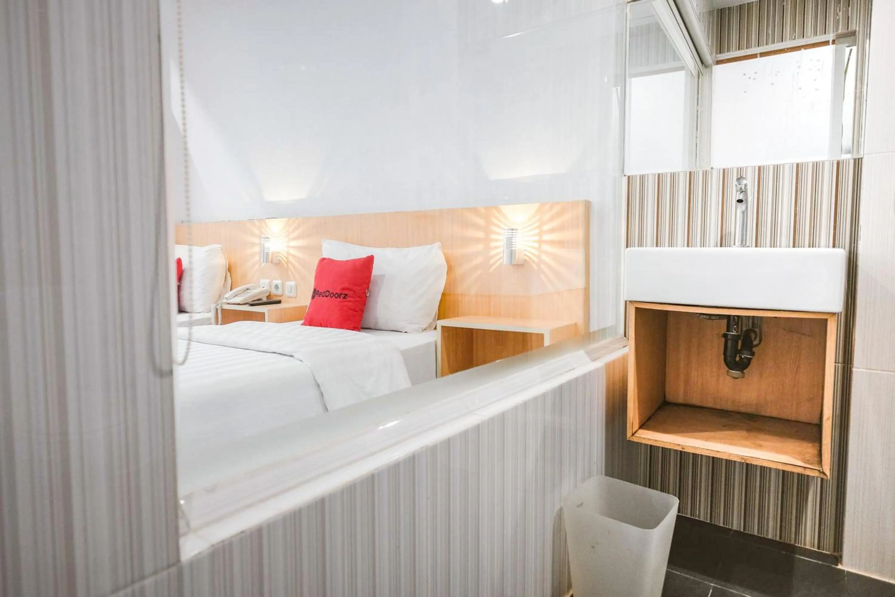 Bedroom, Bed in RedDoorz Premium at Hotel T-ONE Jambi