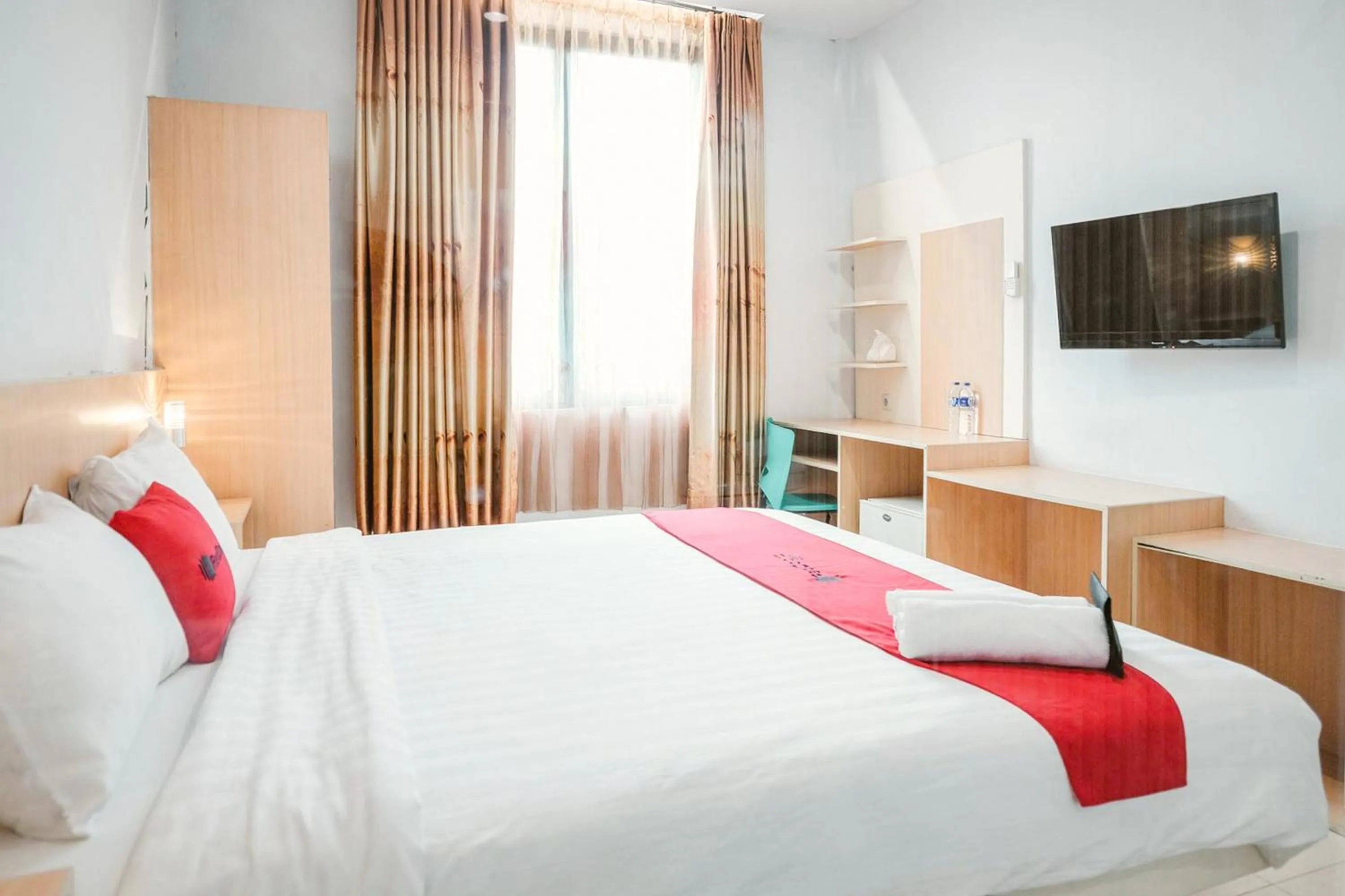 Bedroom, Bed in RedDoorz Premium at Hotel T-ONE Jambi
