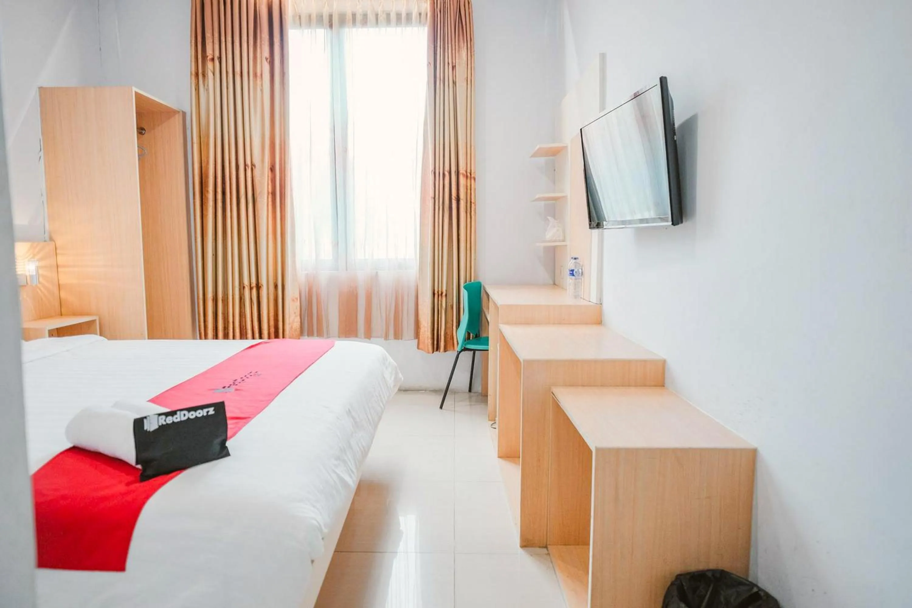 Bedroom, Bed in RedDoorz Premium at Hotel T-ONE Jambi