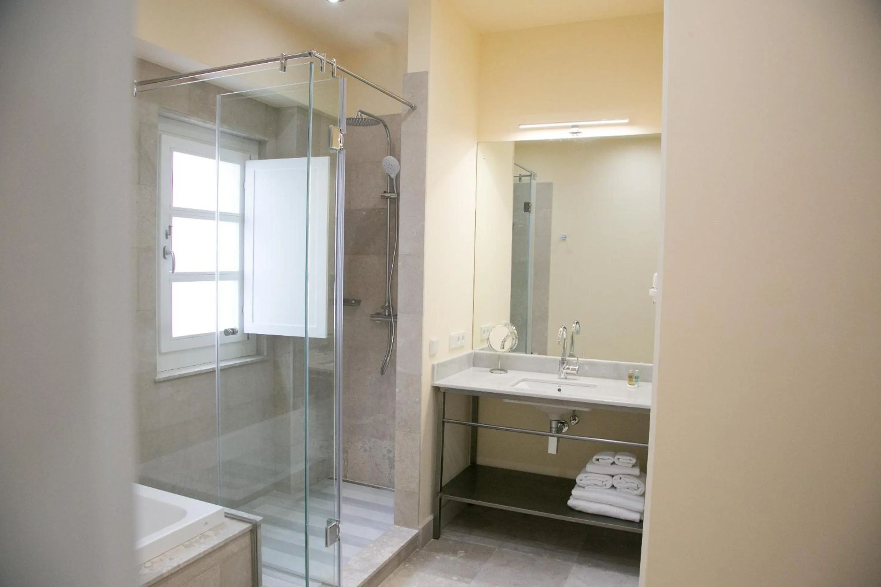 Shower in Hotel Boutique Palacio Corredera