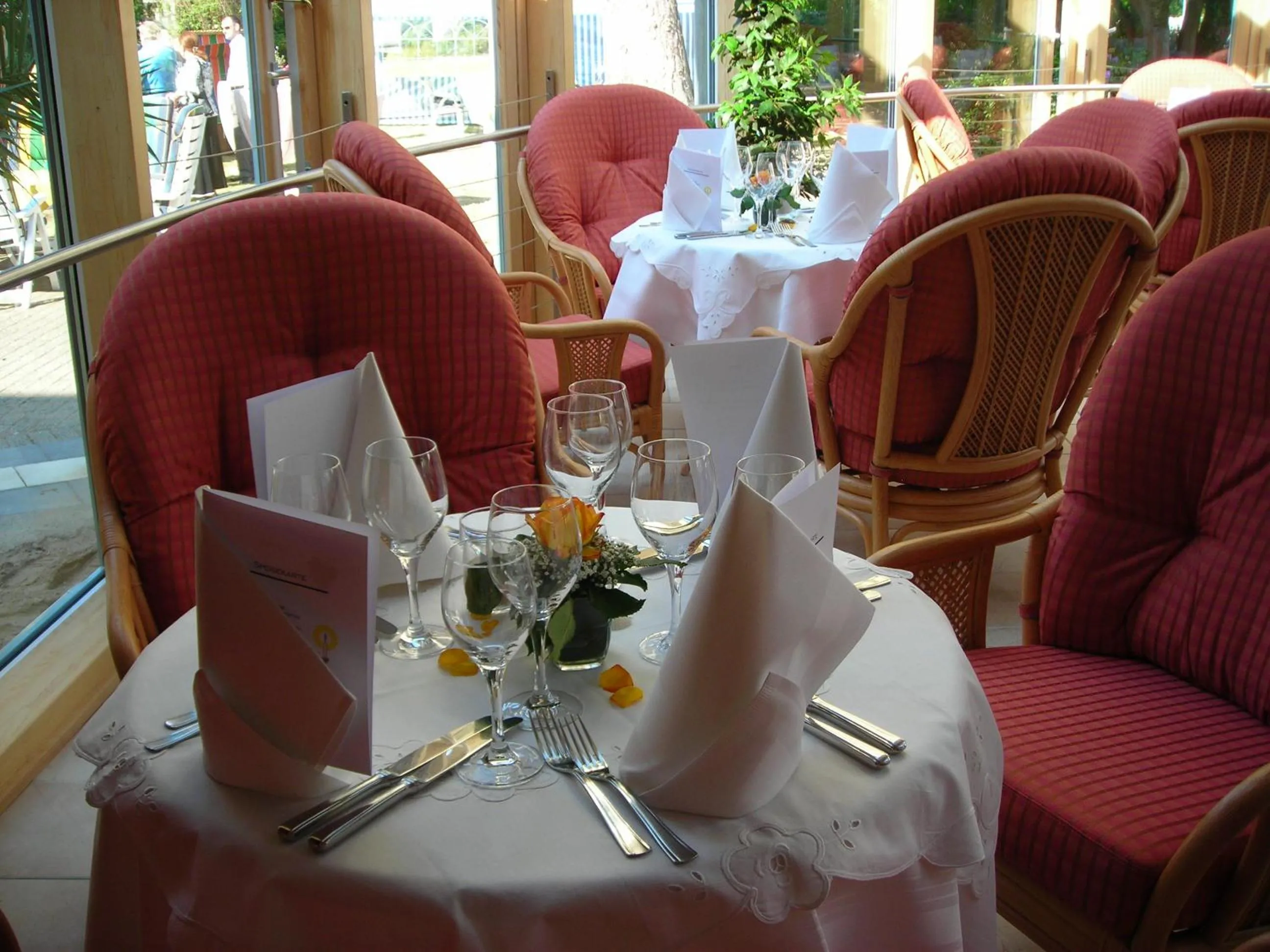 Restaurant/places to eat in Aura Hotel