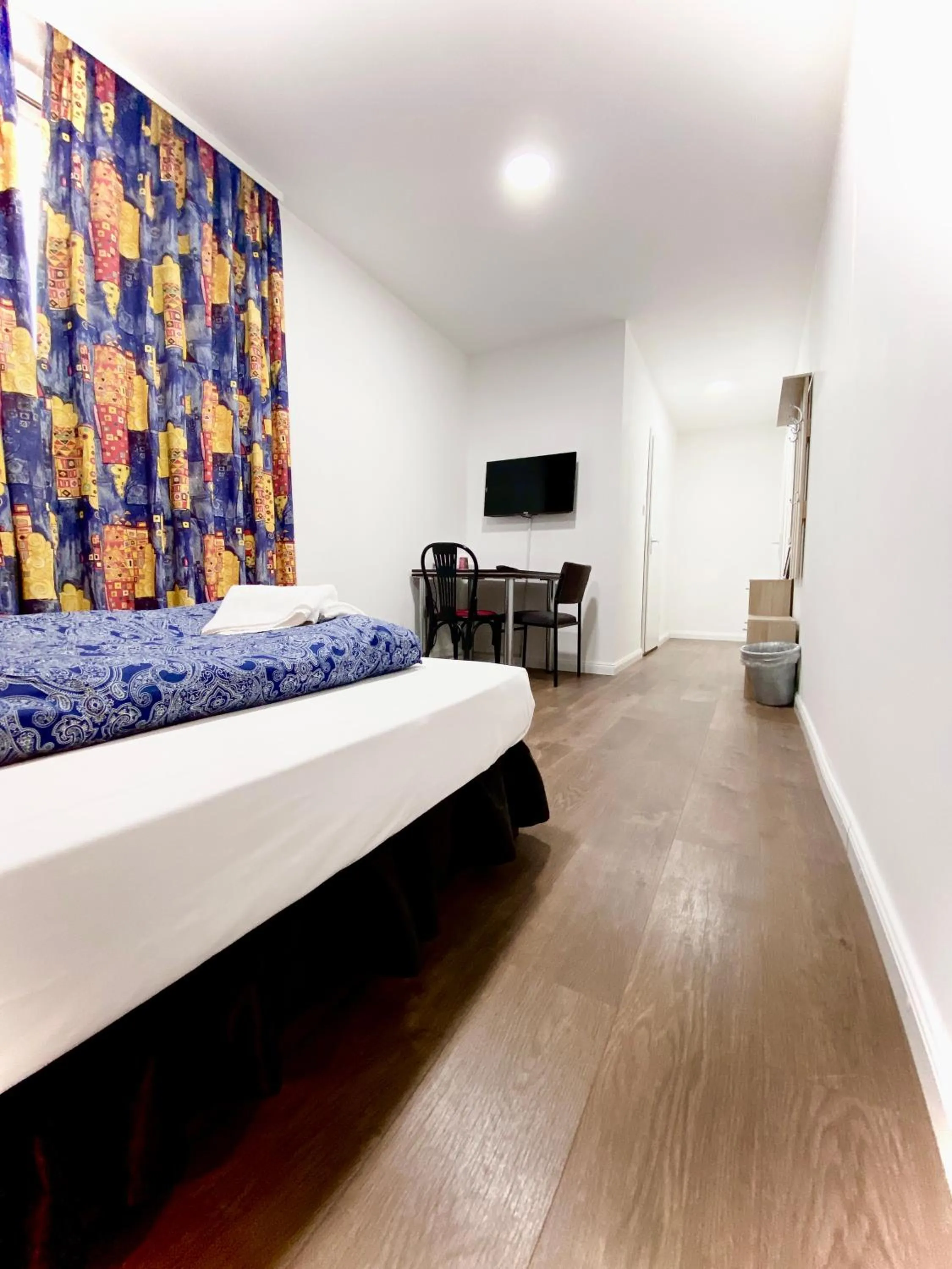 TV and multimedia, Bed in Hotel Hamburg Inn