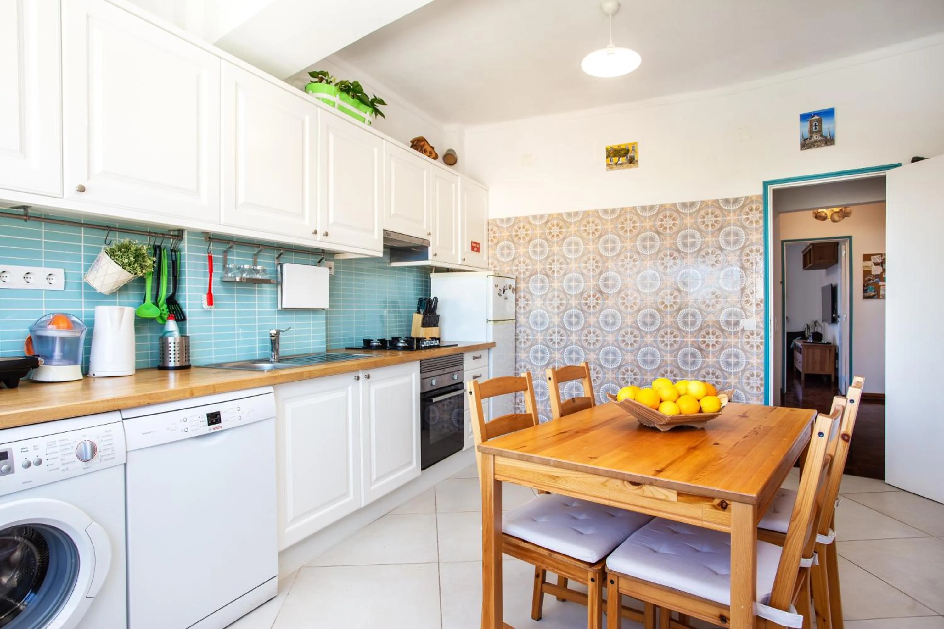 Kitchen or kitchenette in Dreamers Duplex with Seaview
