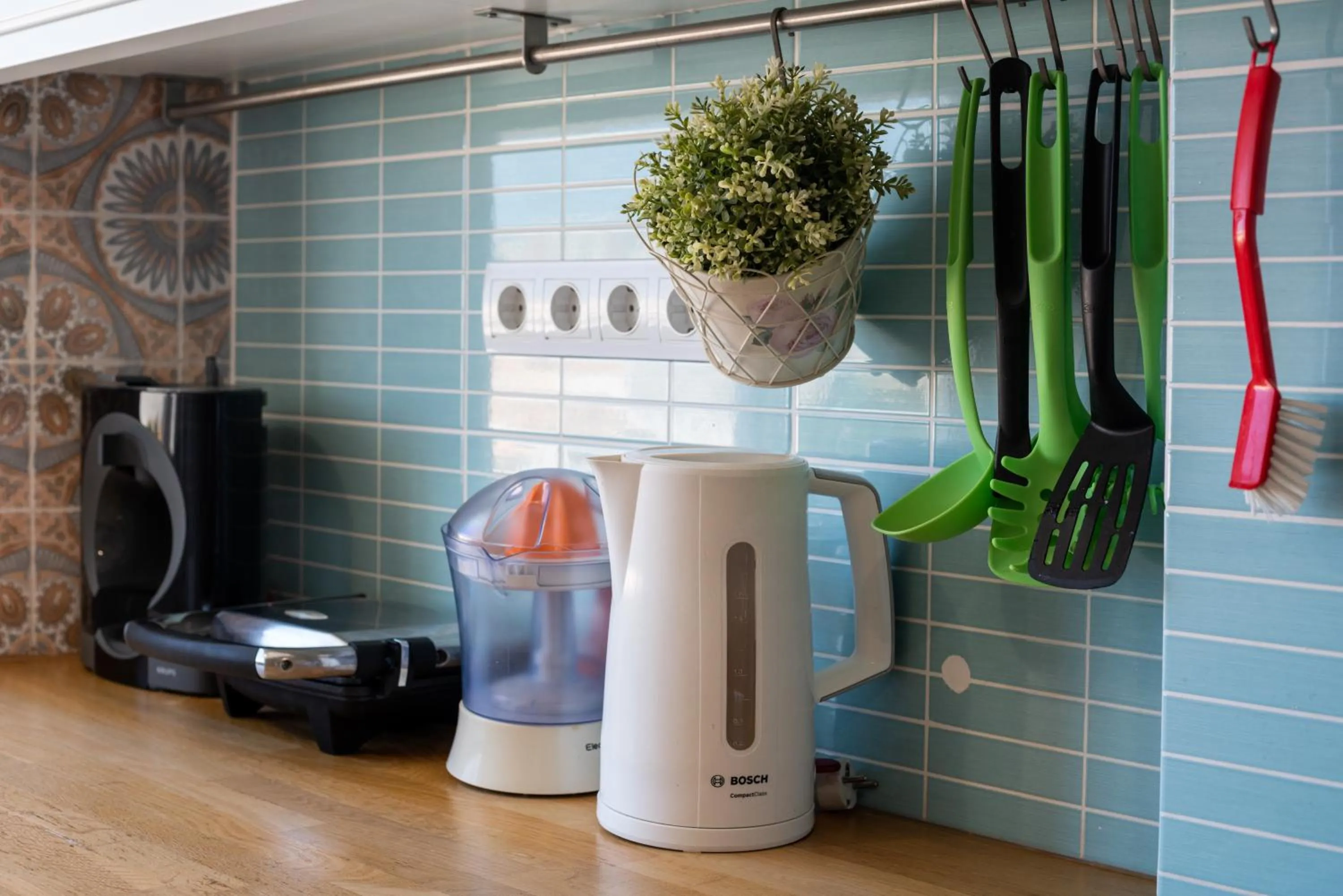 Coffee/tea facilities in Dreamers Duplex with Seaview