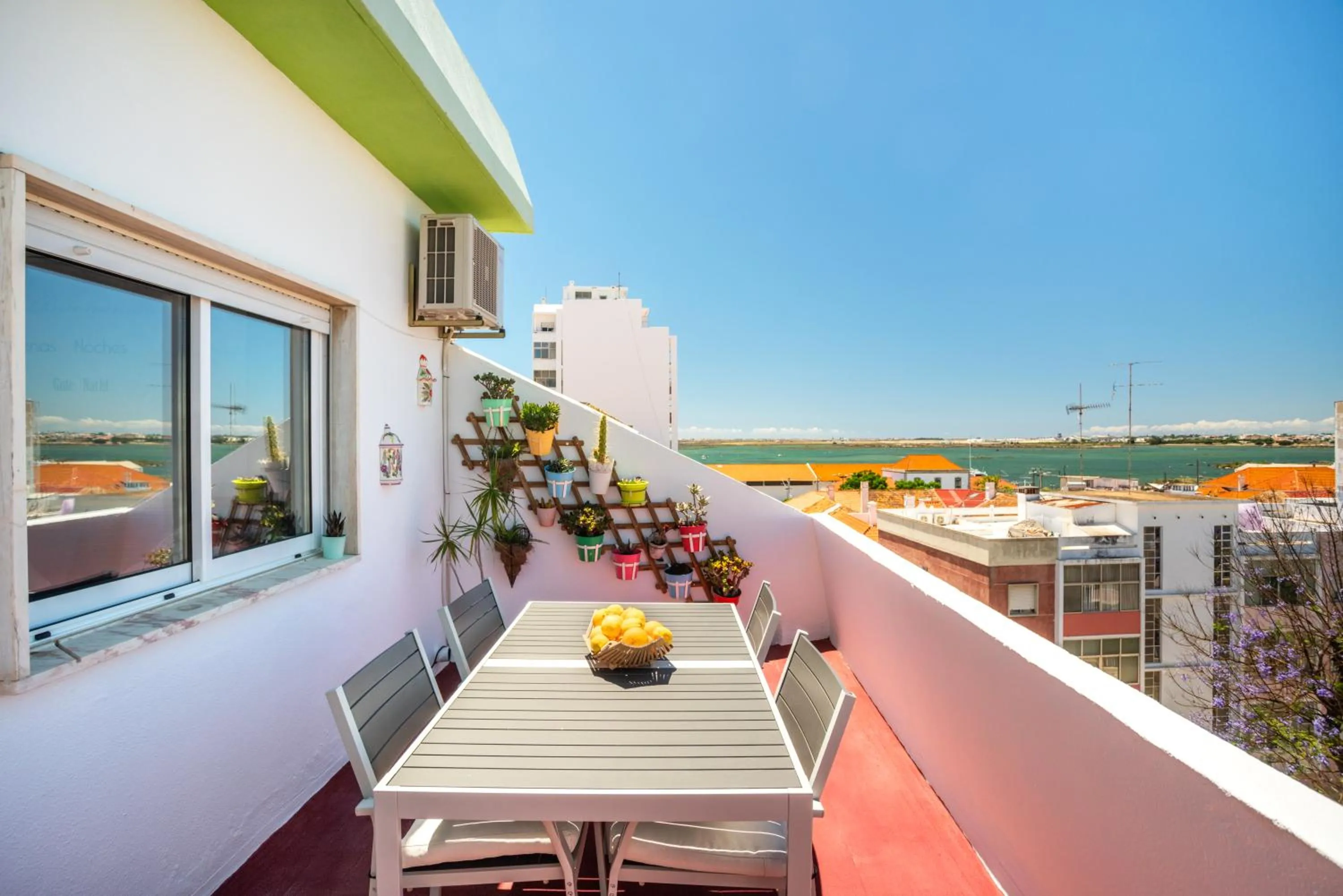 Balcony/Terrace in Dreamers Duplex with Seaview