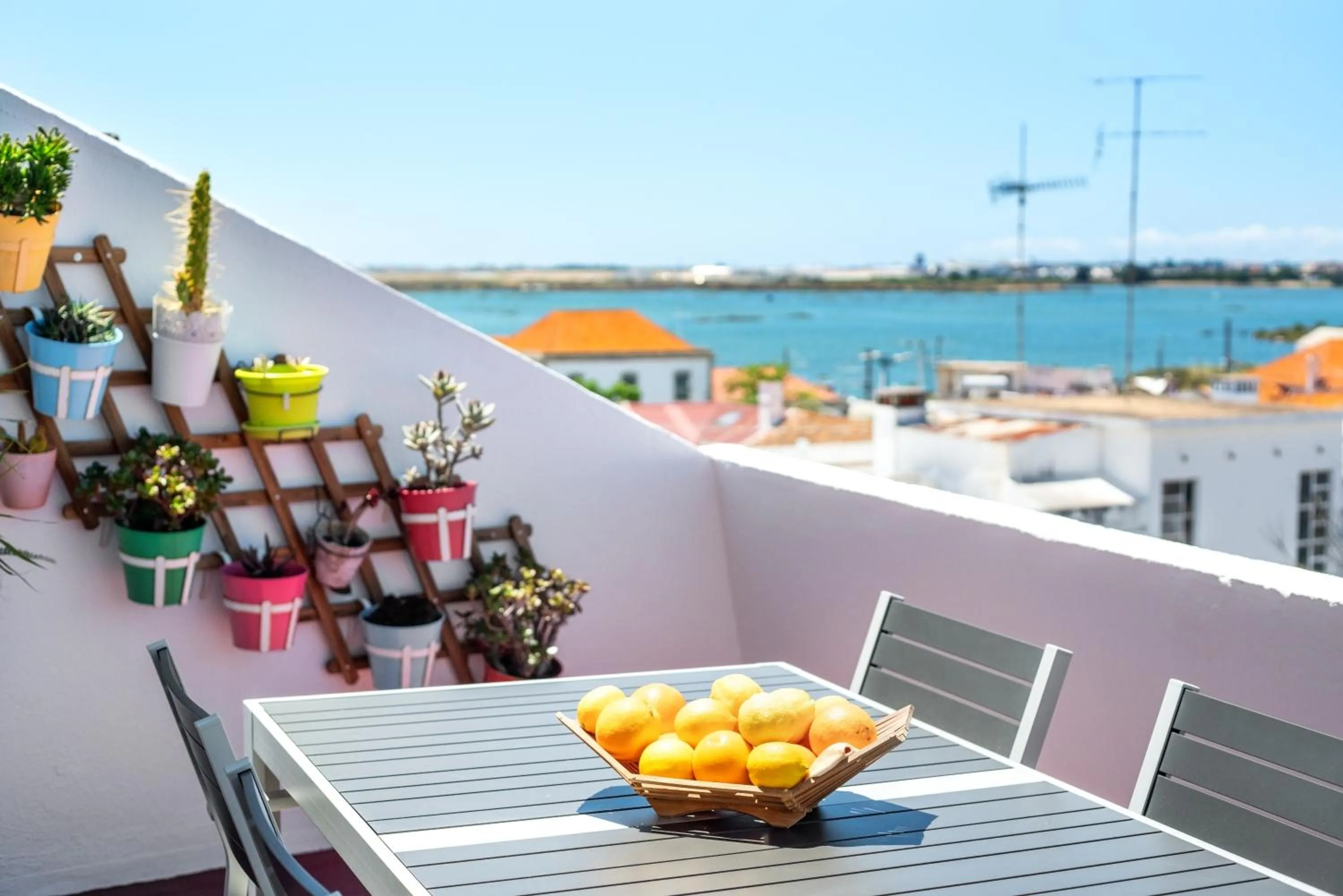 Balcony/Terrace in Dreamers Duplex with Seaview