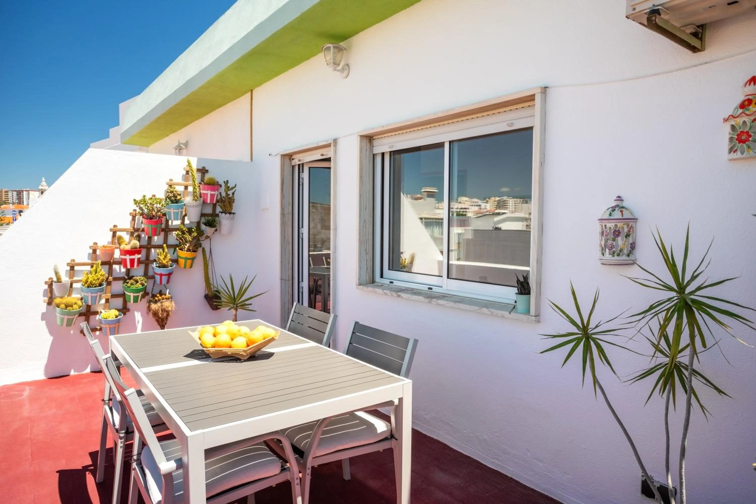 Balcony/Terrace in Dreamers Duplex with Seaview