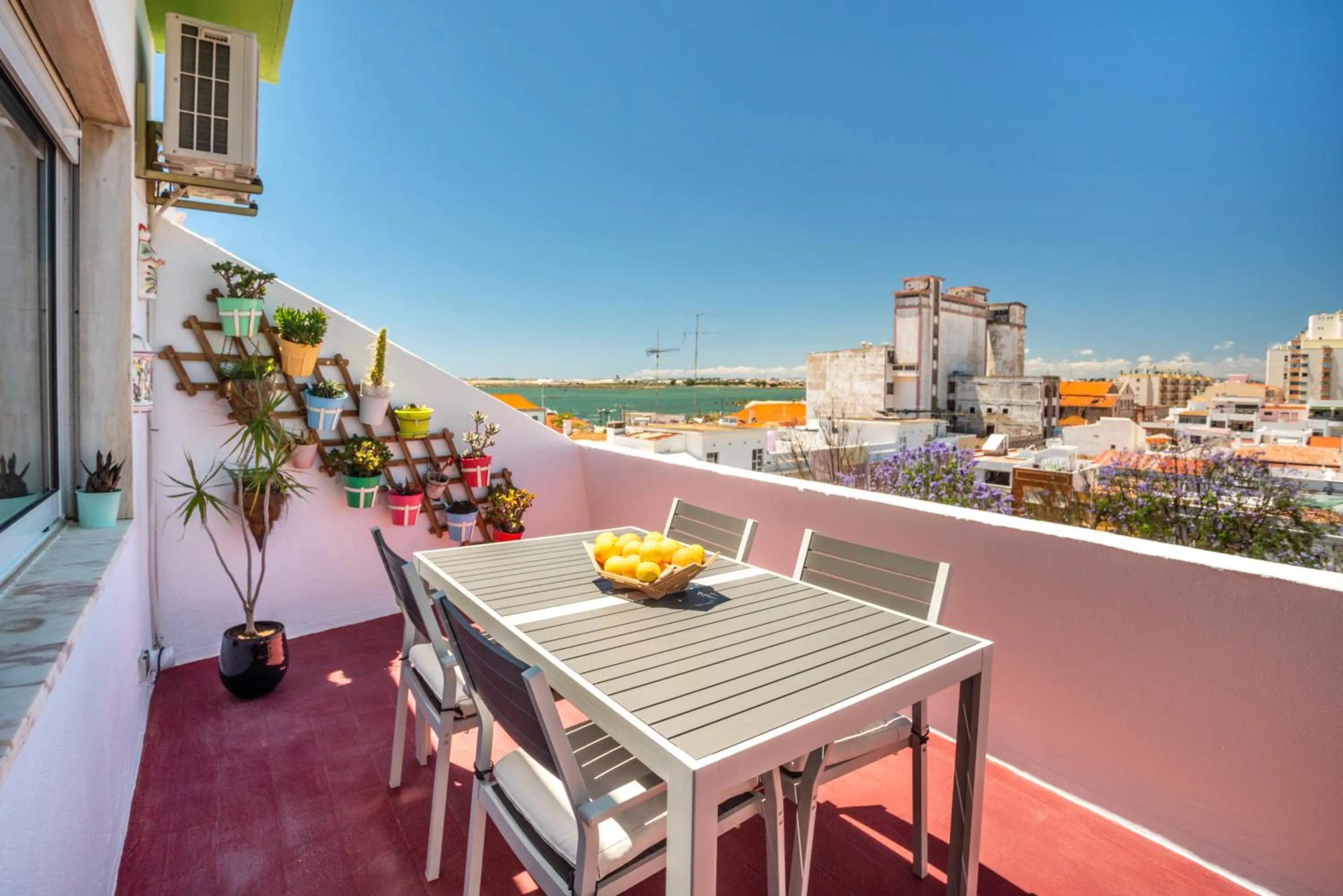 Balcony/Terrace in Dreamers Duplex with Seaview