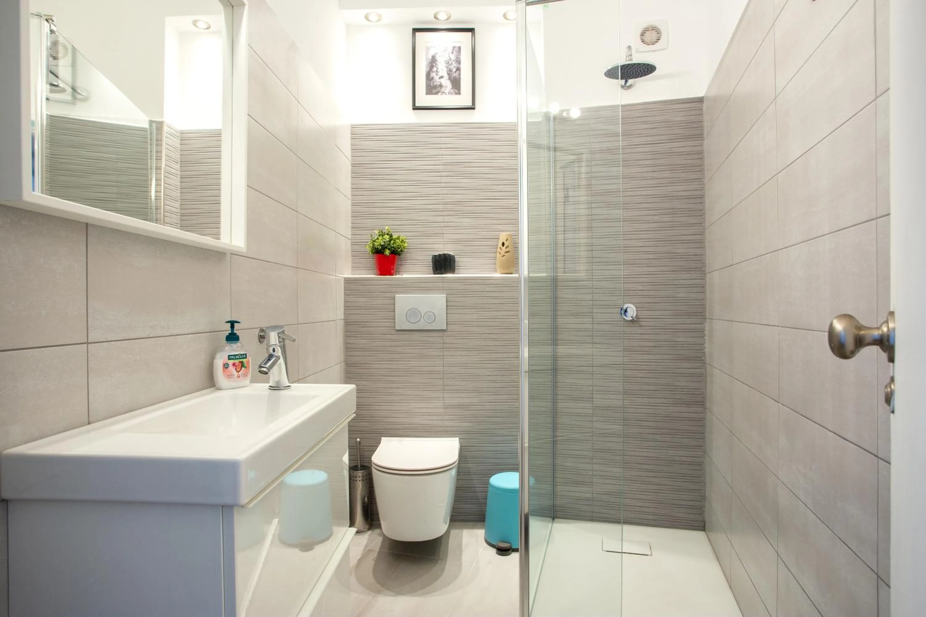 Bathroom in Dreamers Duplex with Seaview