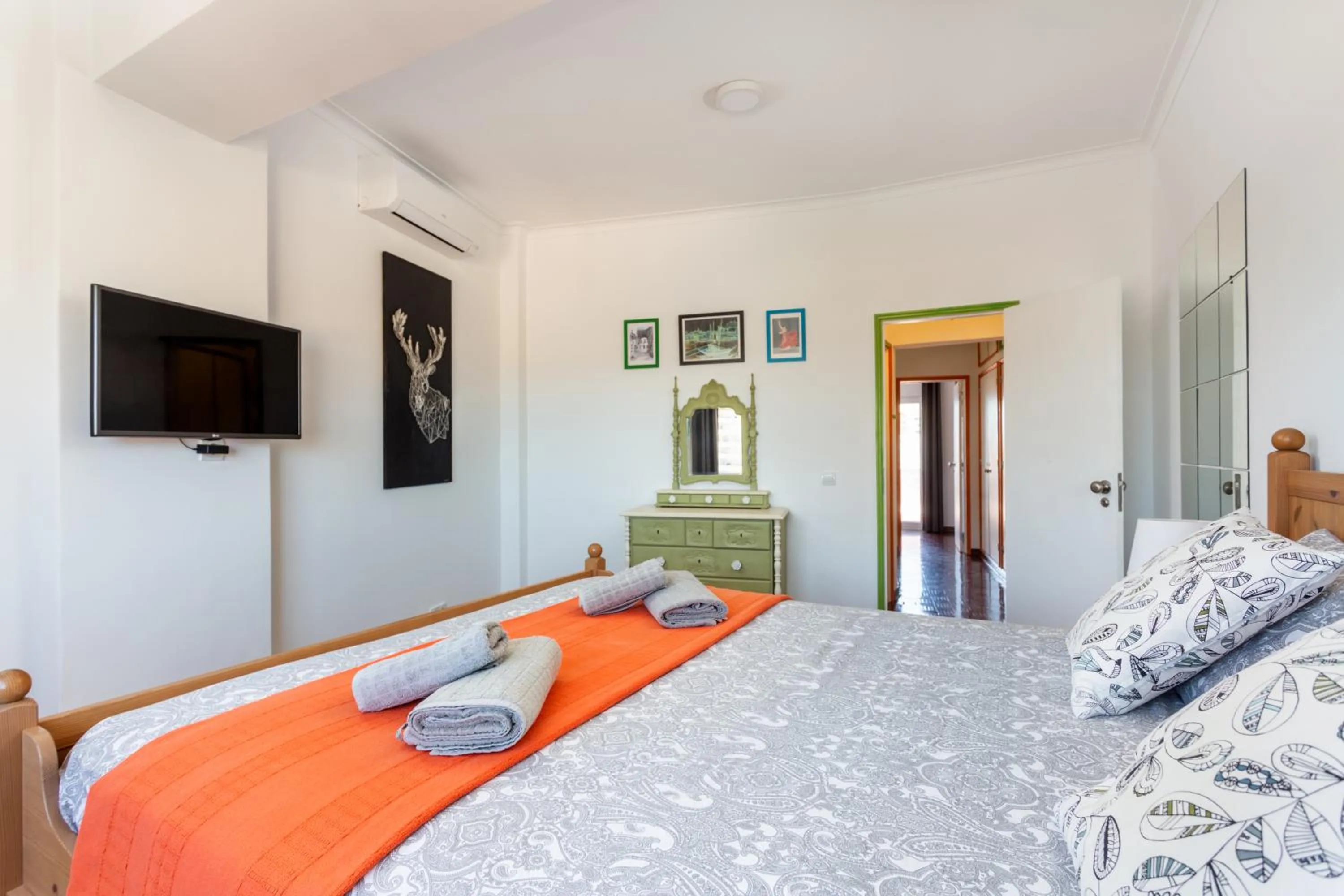 Bed in Dreamers Duplex with Seaview