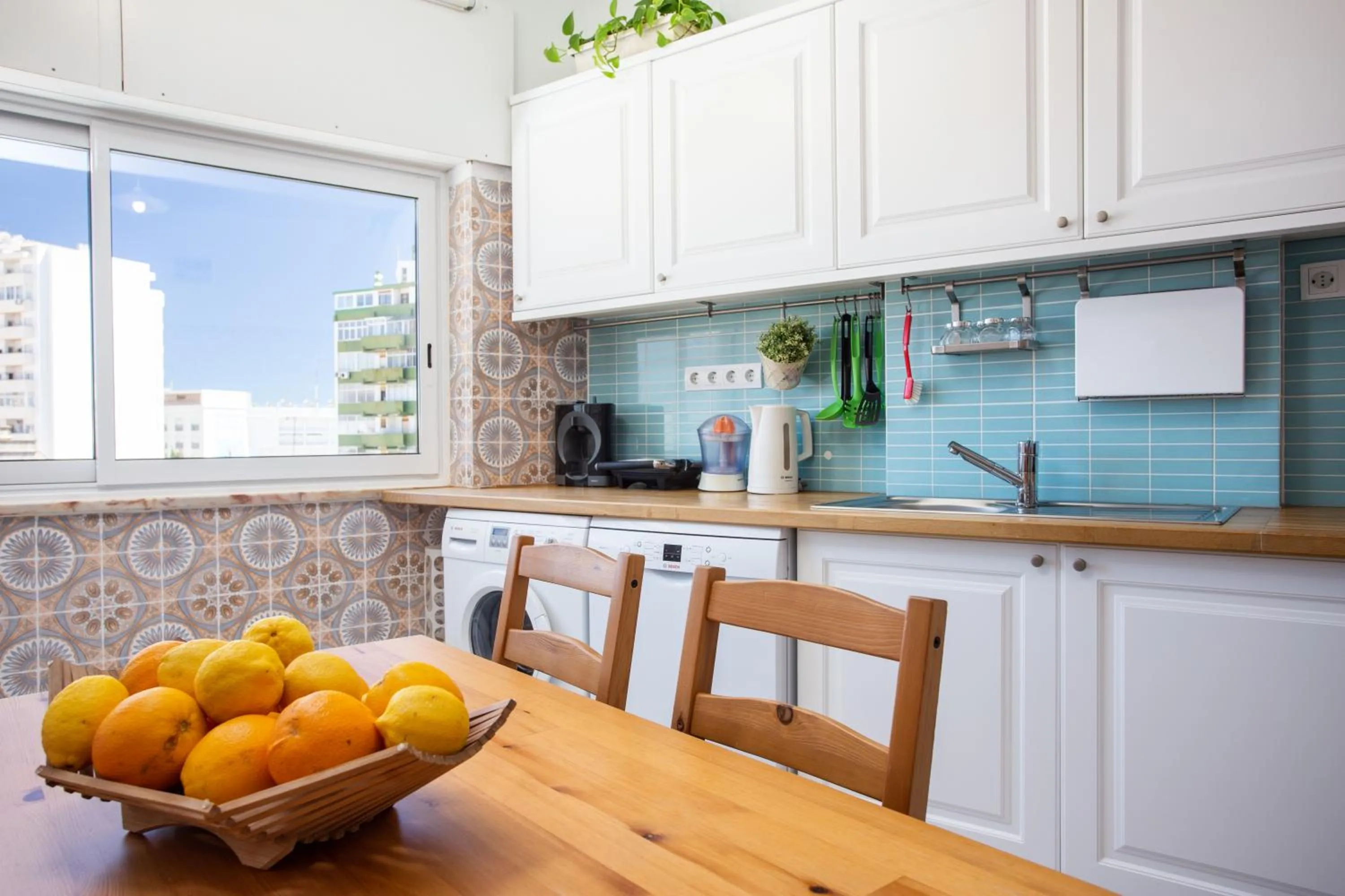 Kitchen or kitchenette in Dreamers Duplex with Seaview