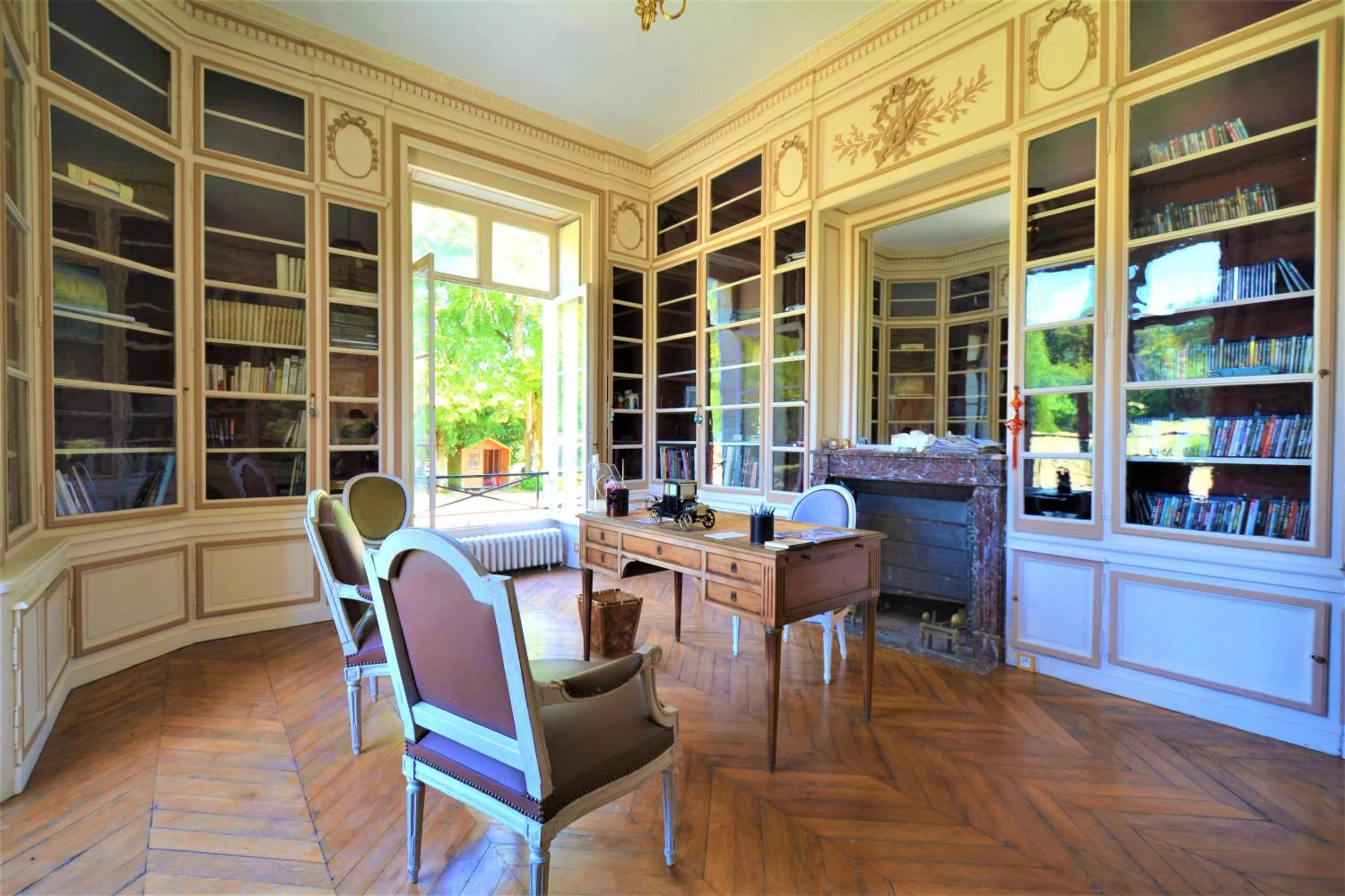 Library in Château du Boulay Morin