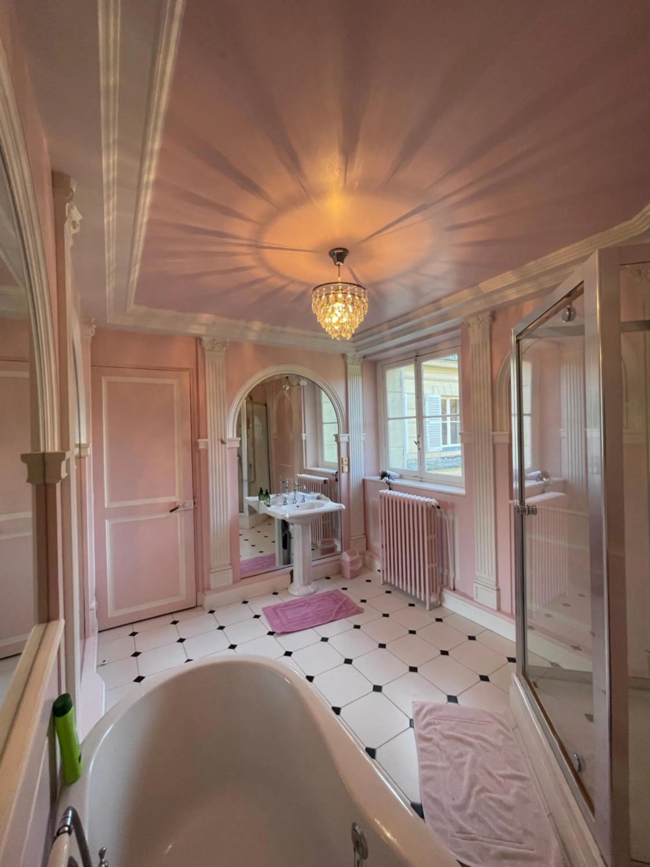 Shower in Château du Boulay Morin